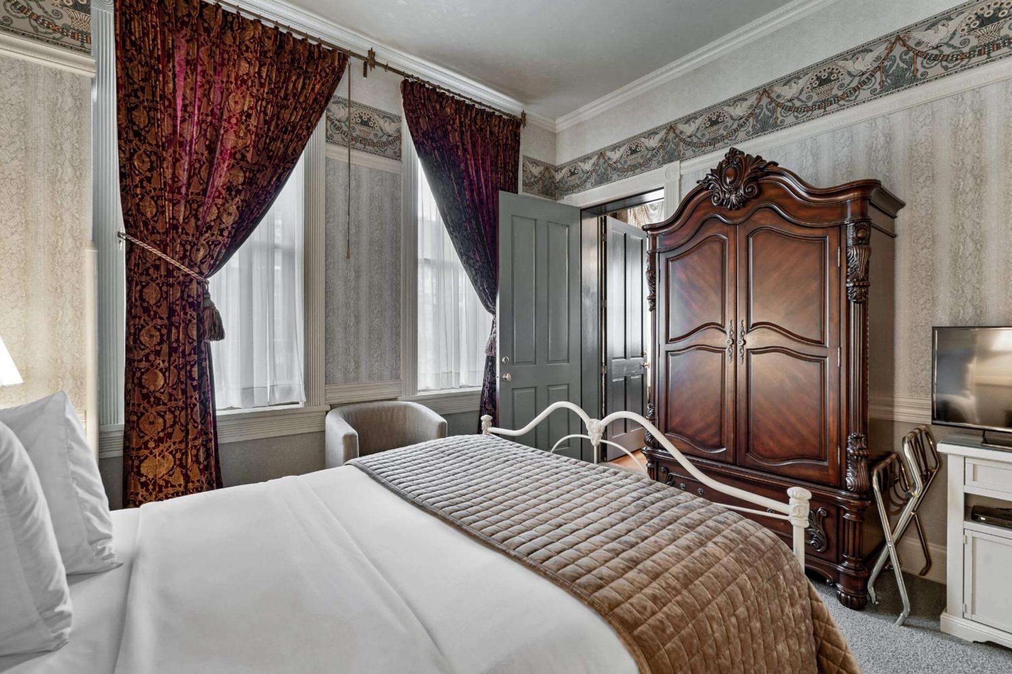 Luxury Two-Bedroom Apartment