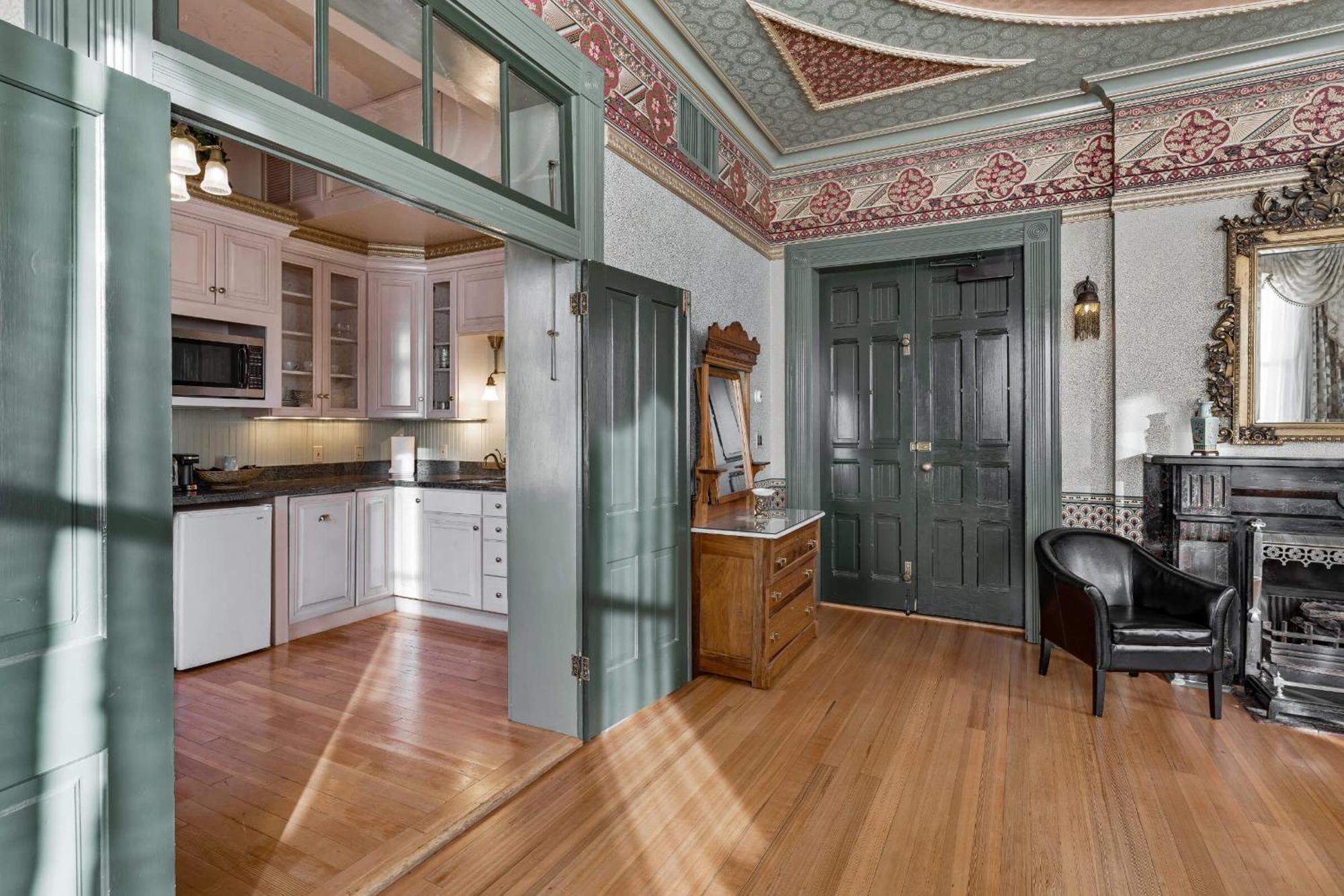 Luxury Two-Bedroom Apartment