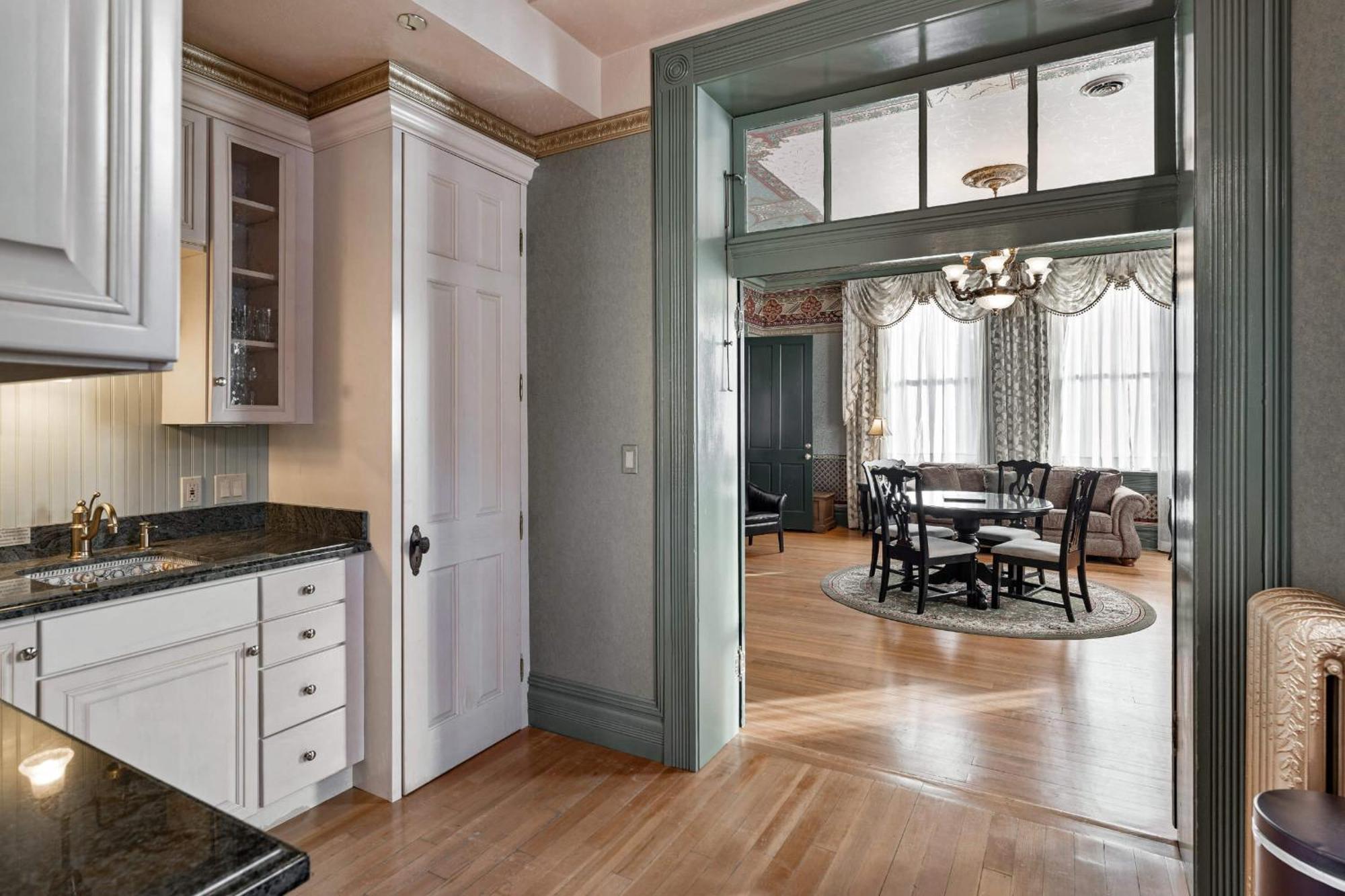 Luxury Two-Bedroom Apartment