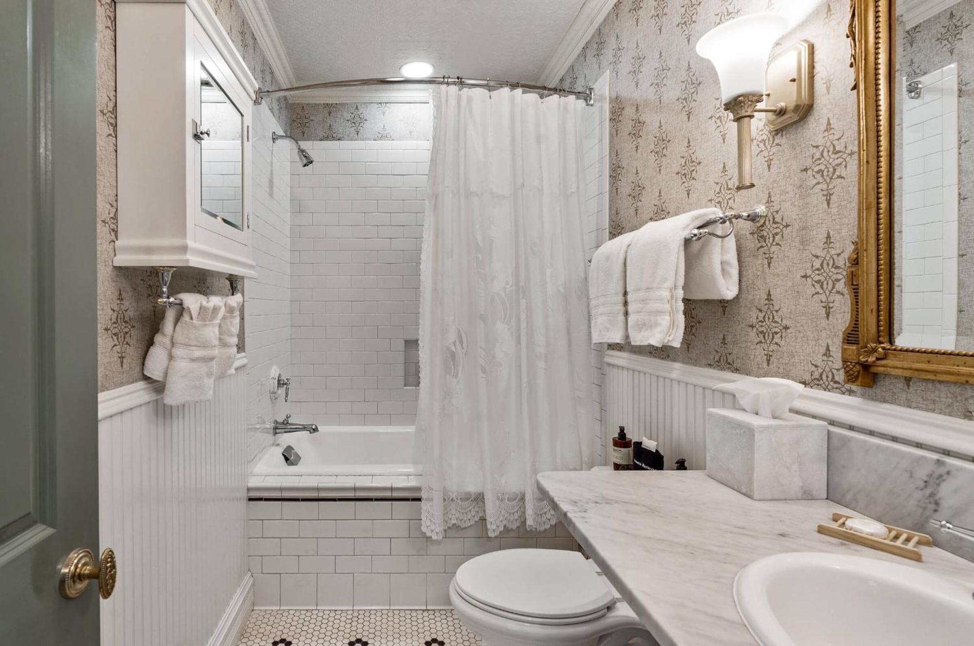 Luxury Two-Bedroom Apartment