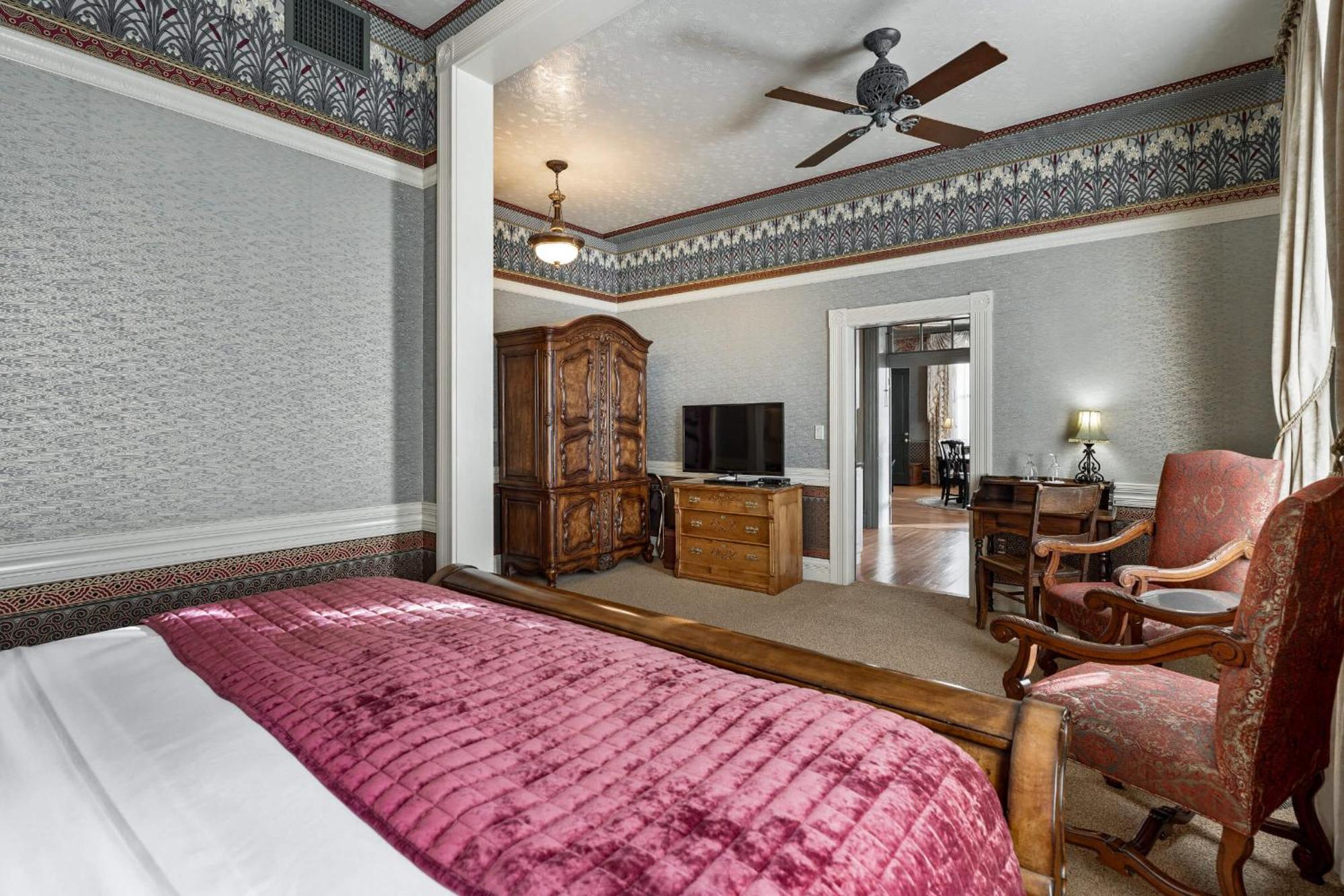 Luxury Two-Bedroom Apartment
