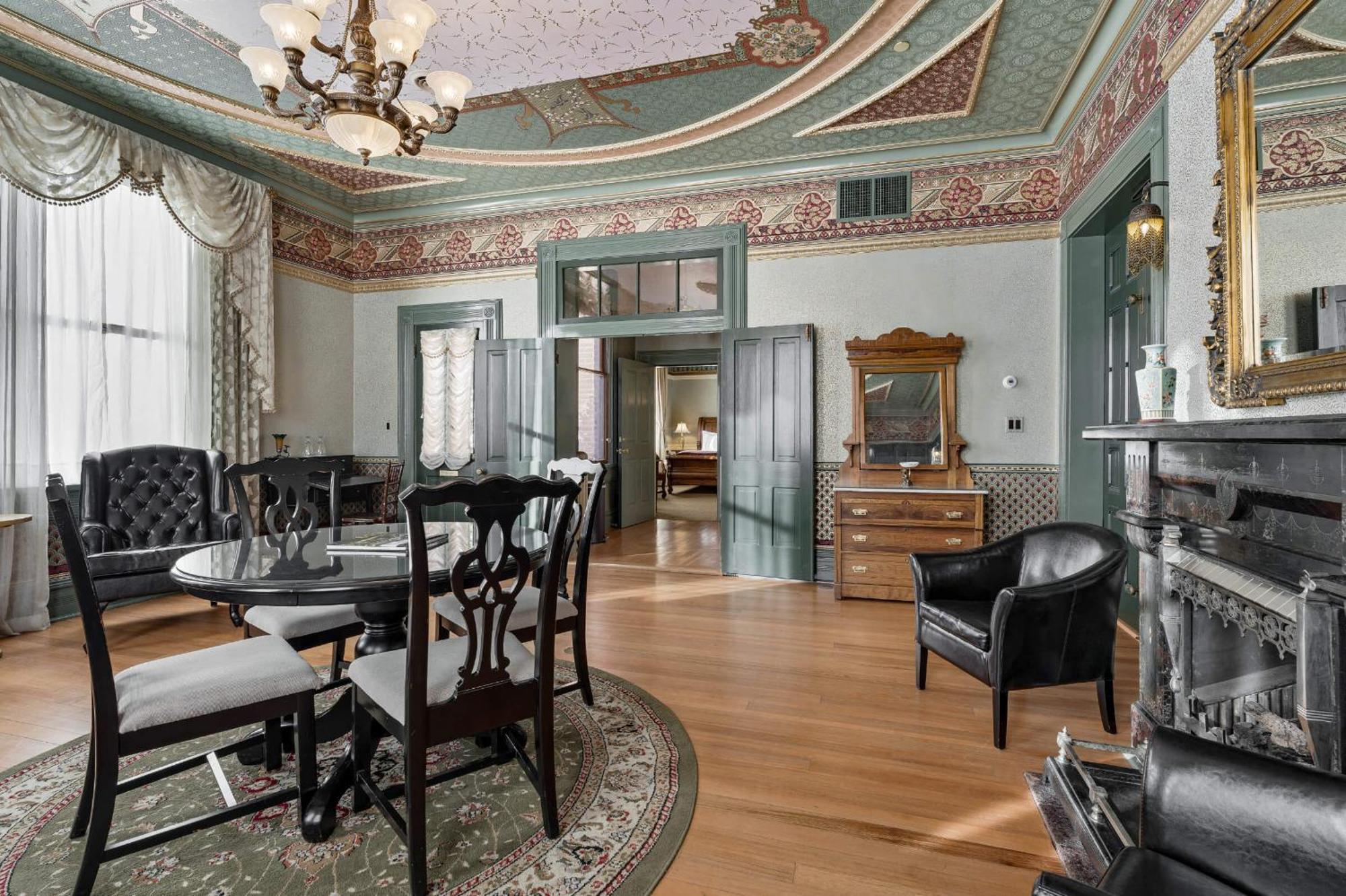 Luxury Two-Bedroom Apartment
