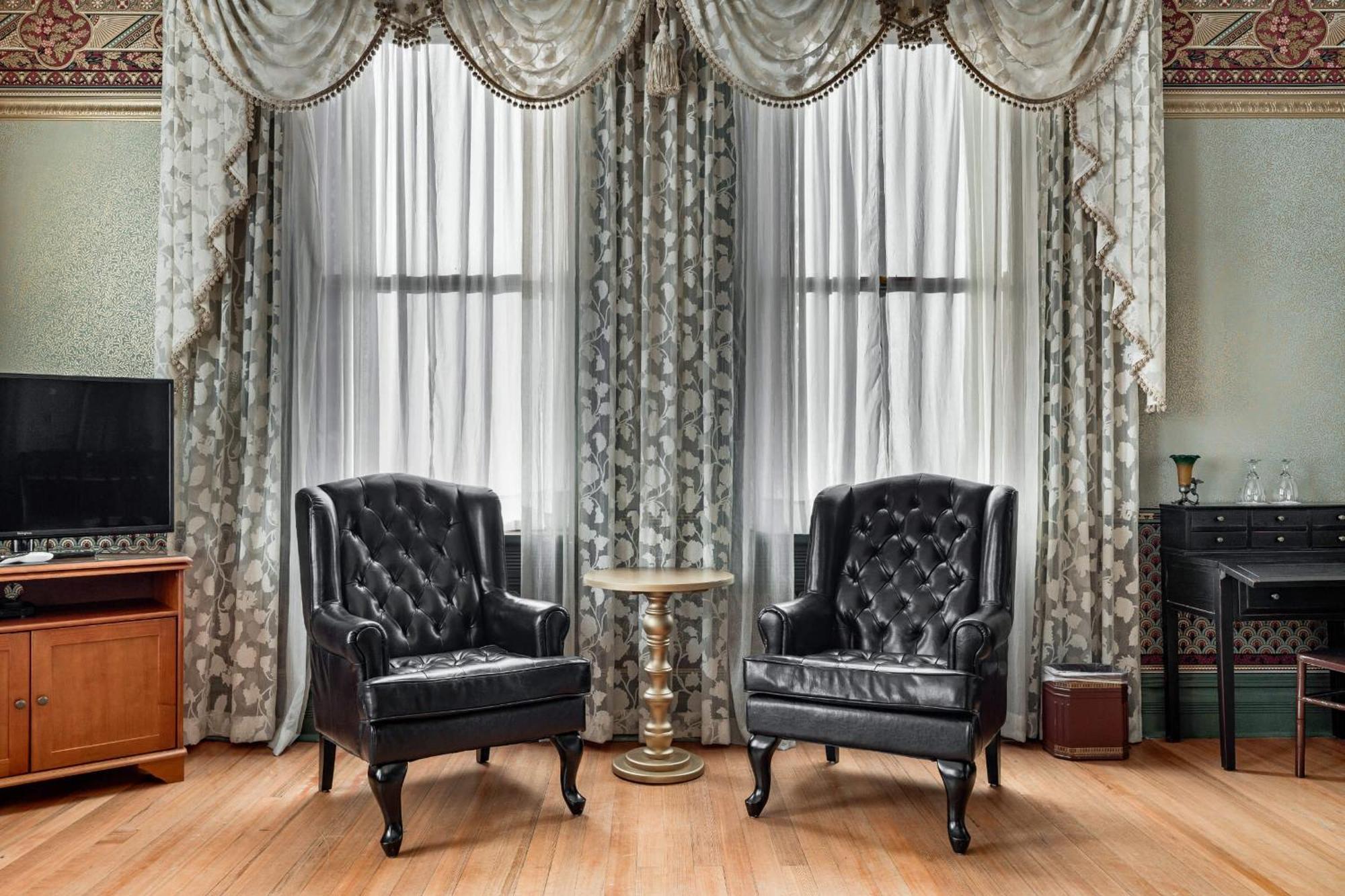 Luxury Two-Bedroom Apartment
