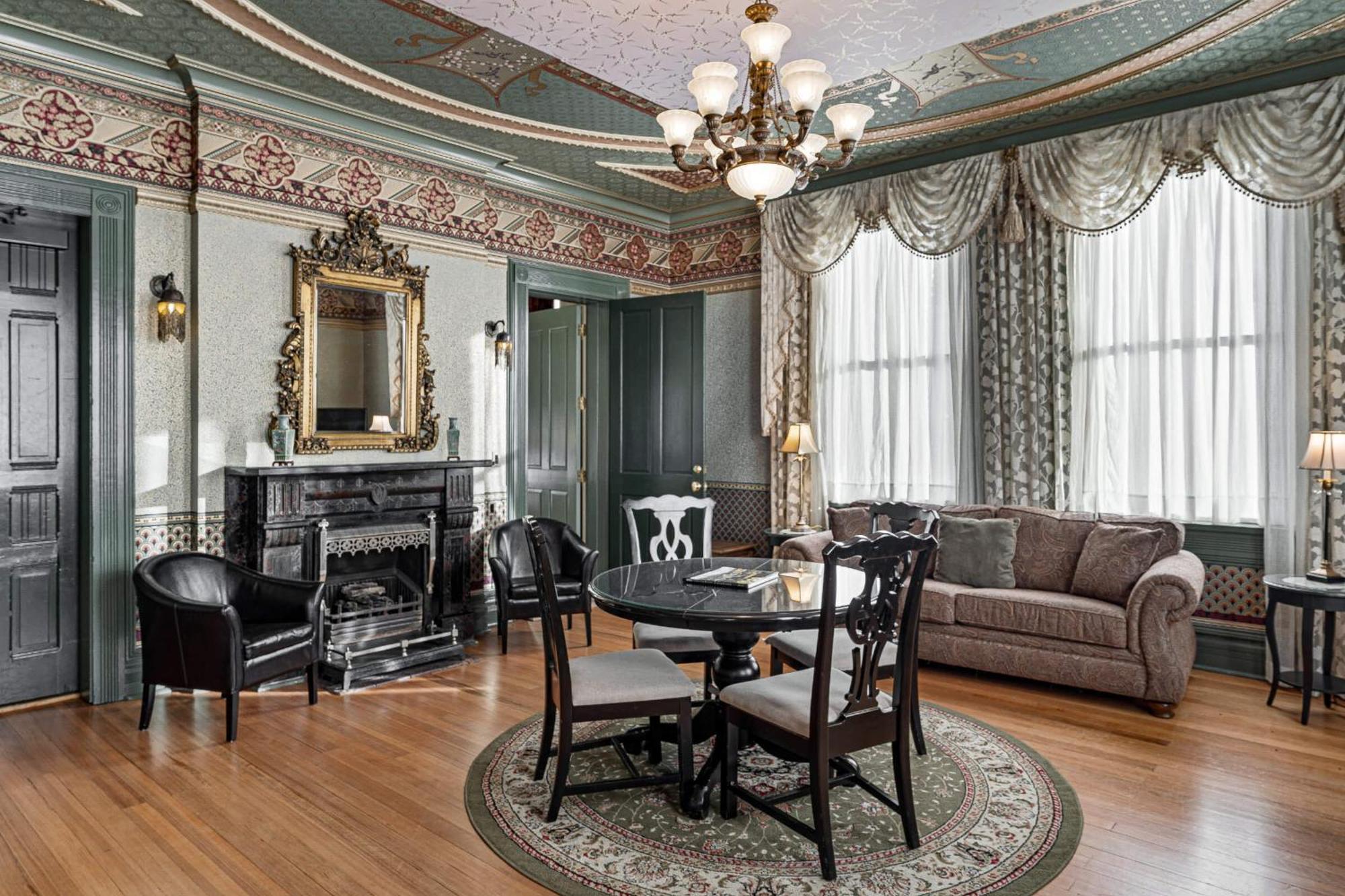 Luxury Two-Bedroom Apartment