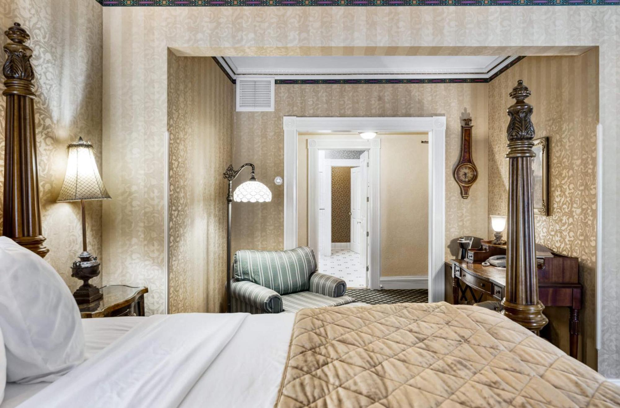Queen Junior Suite