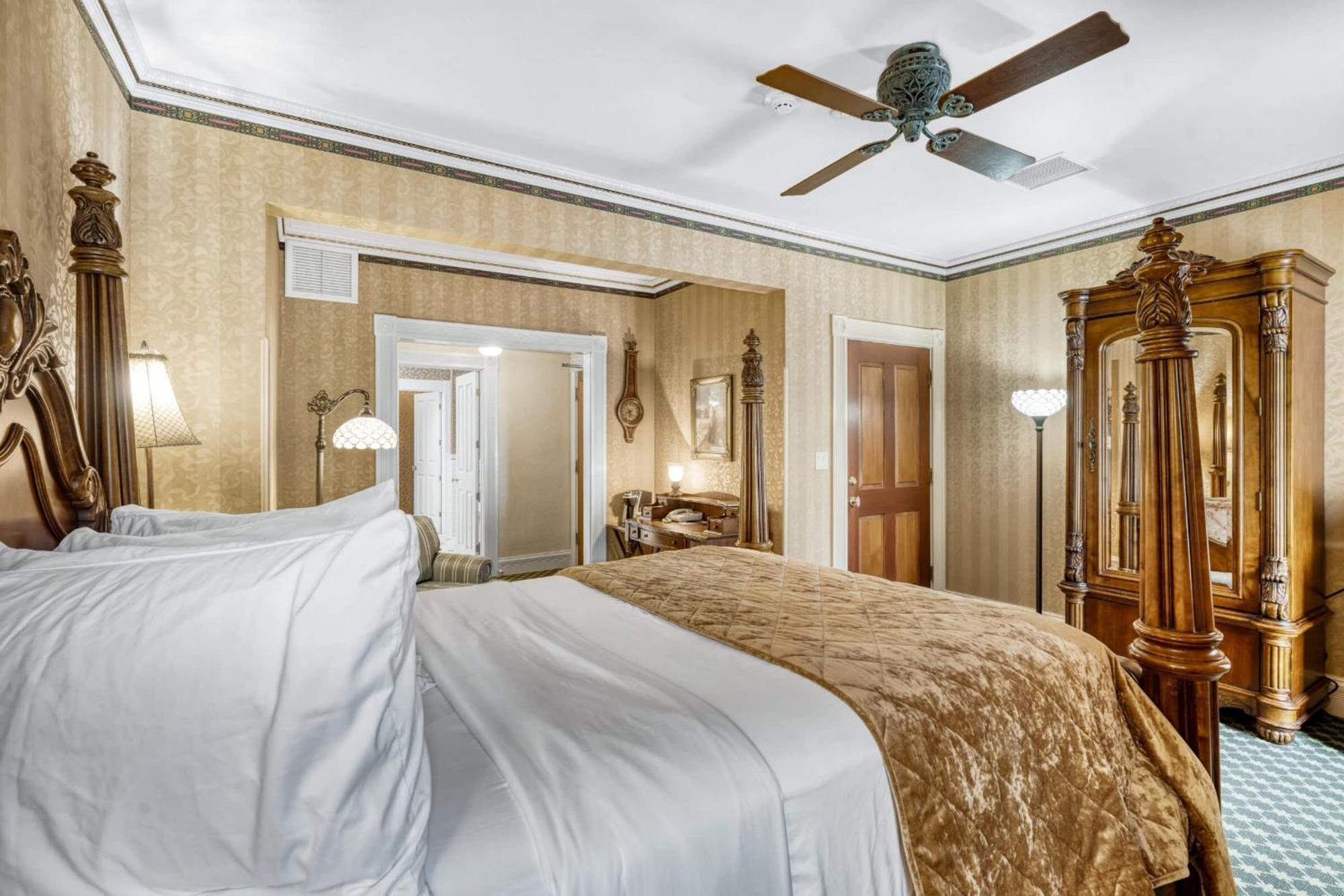 Queen Junior Suite
