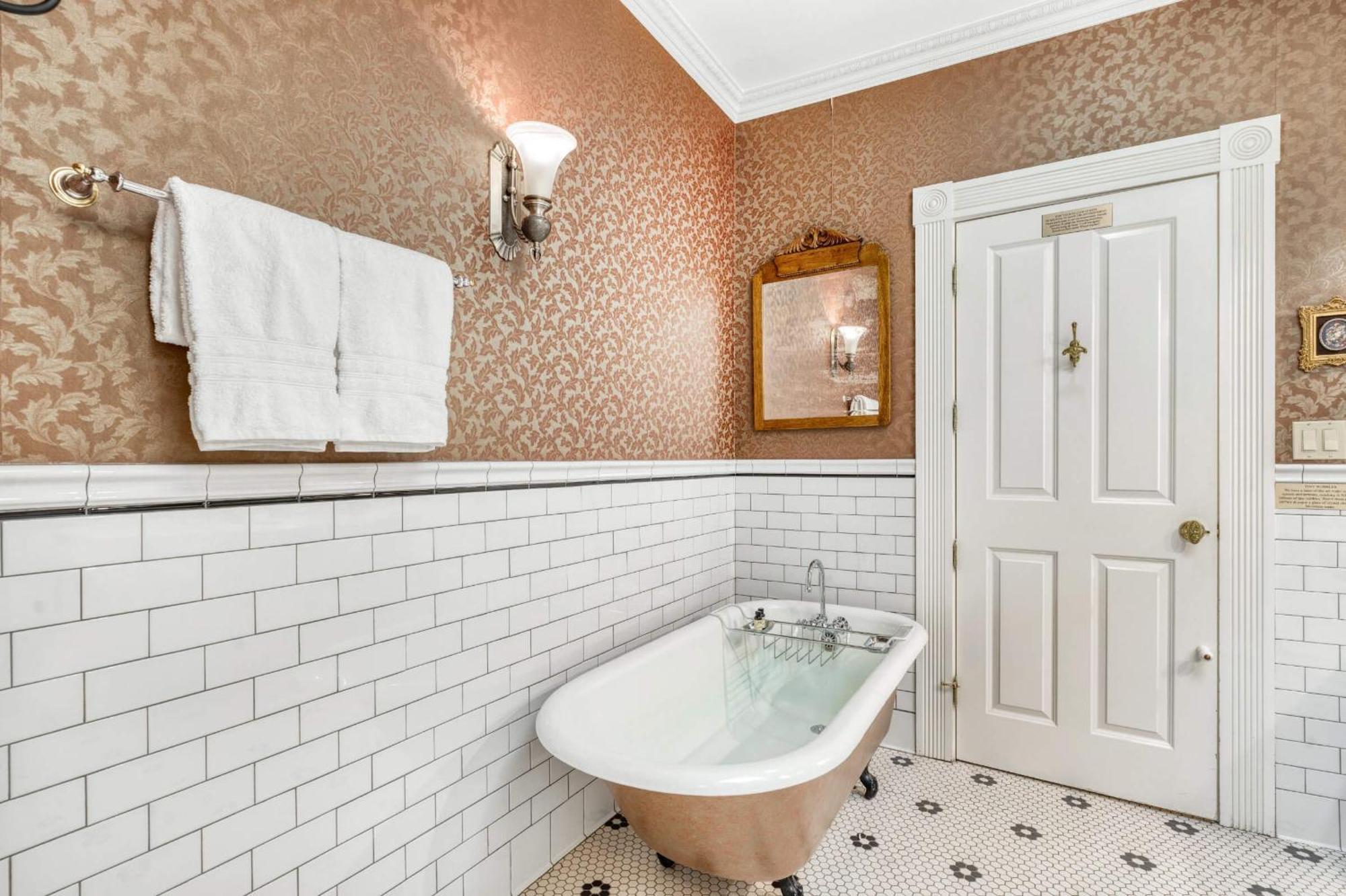 Queen Junior Suite