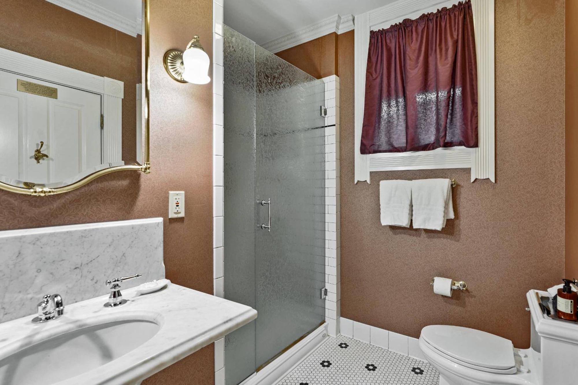 Queen Junior Suite