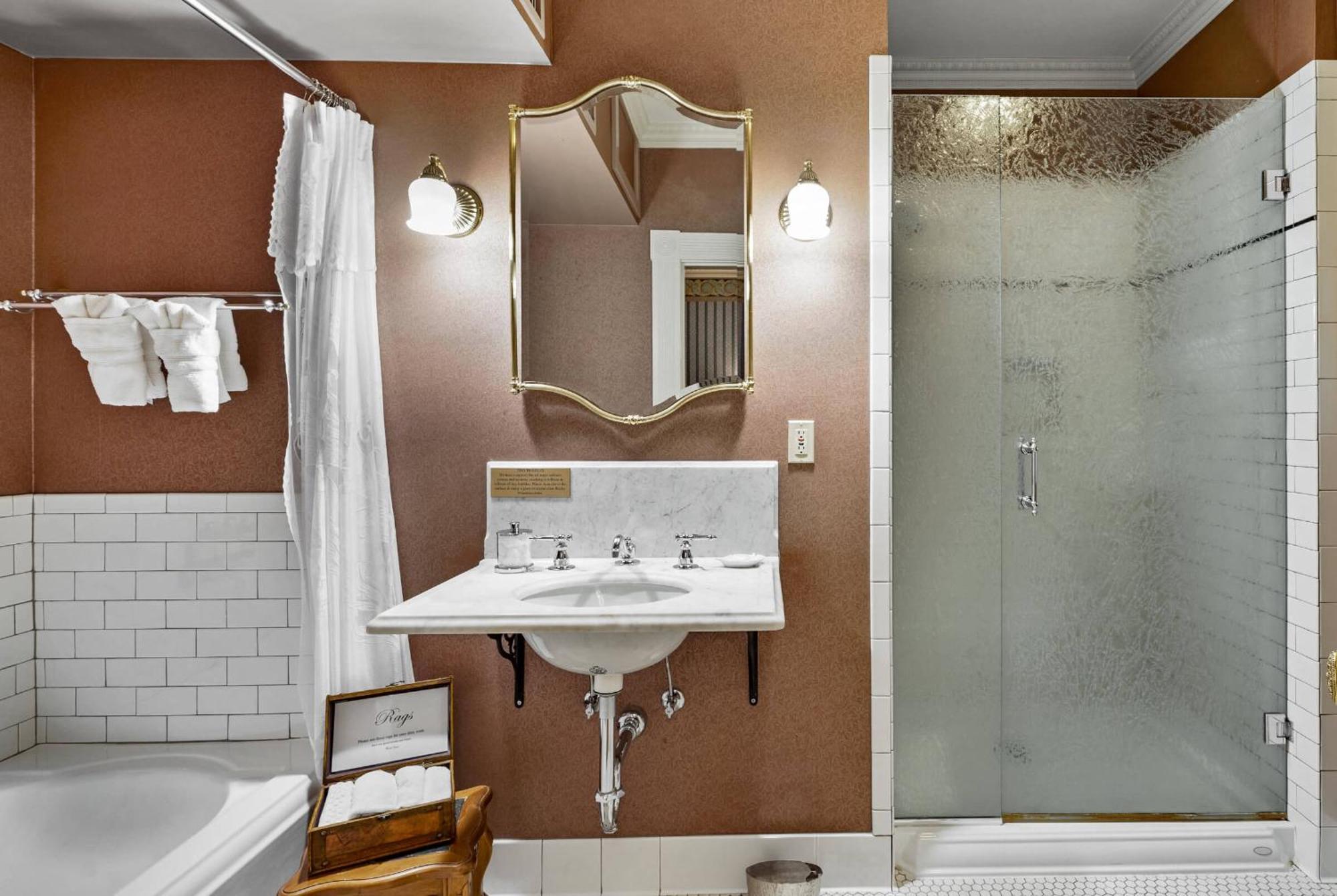 Queen Junior Suite