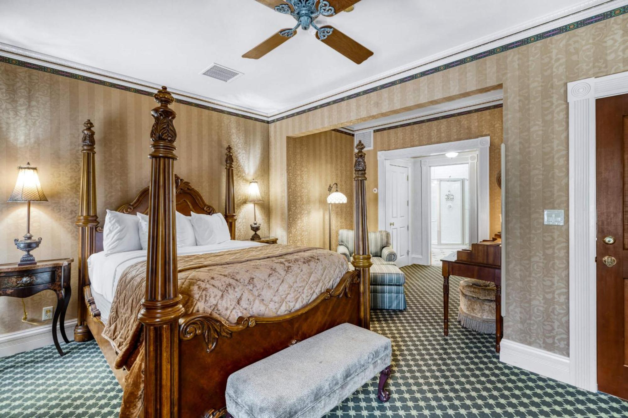 Queen Junior Suite