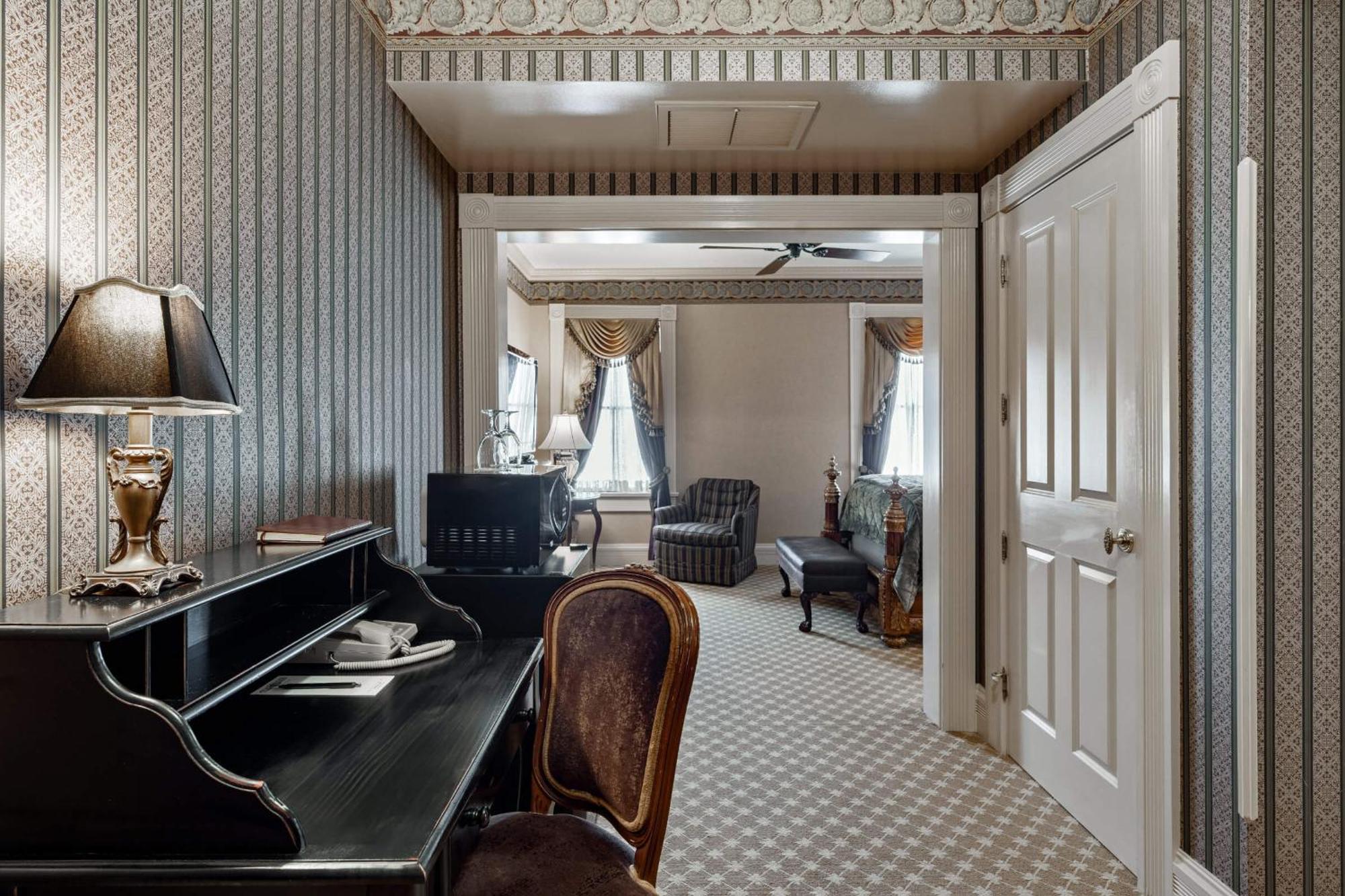Queen Junior Suite