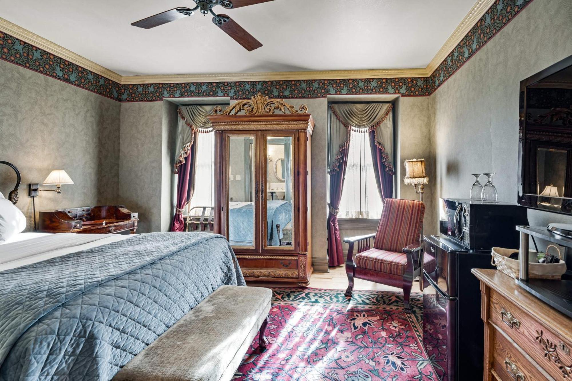 Queen Deluxe Room