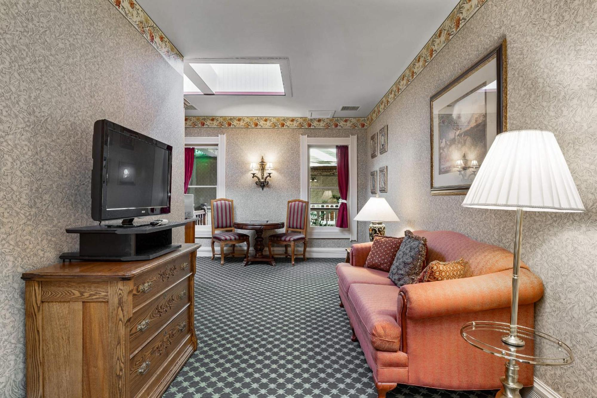 Superior King Suite