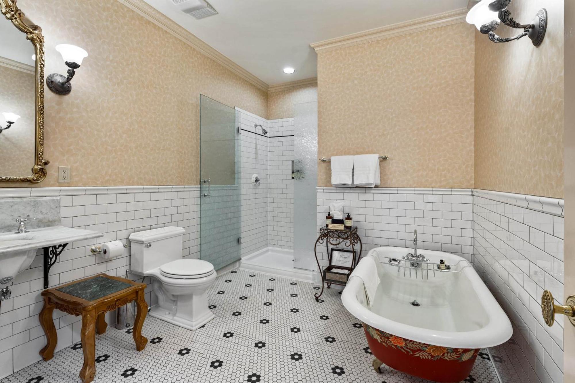 Superior King Suite