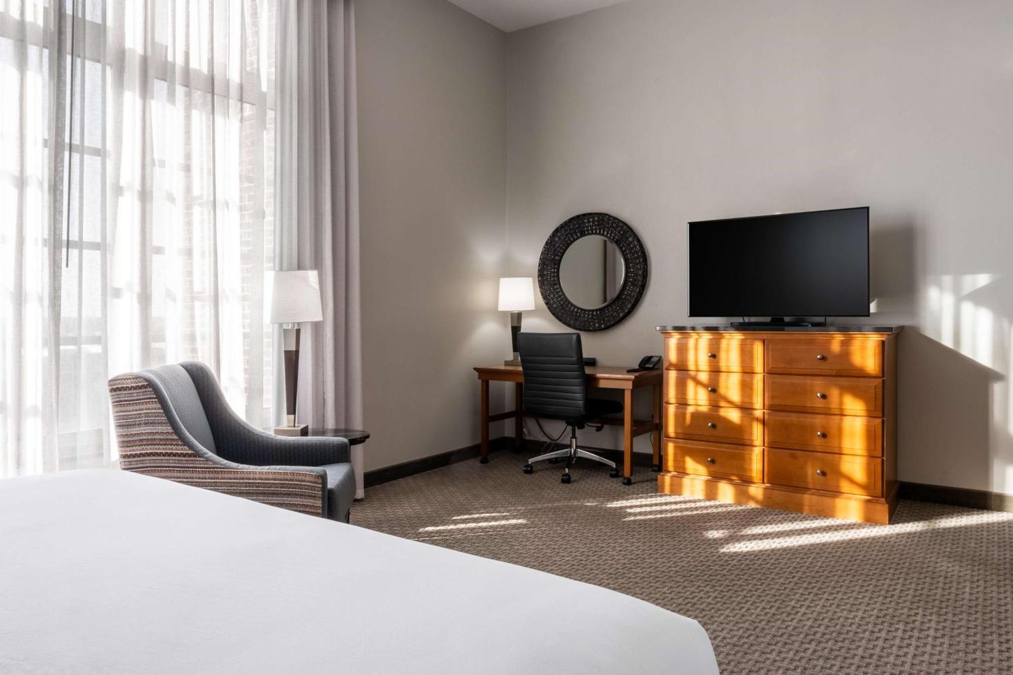 Superior King Room View