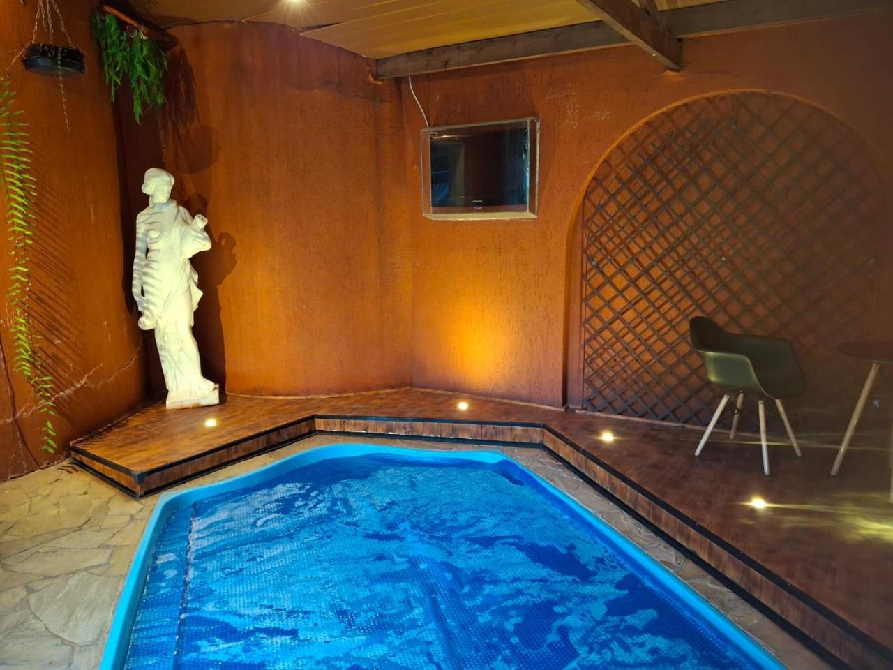 Suíte com Piscina Privativa