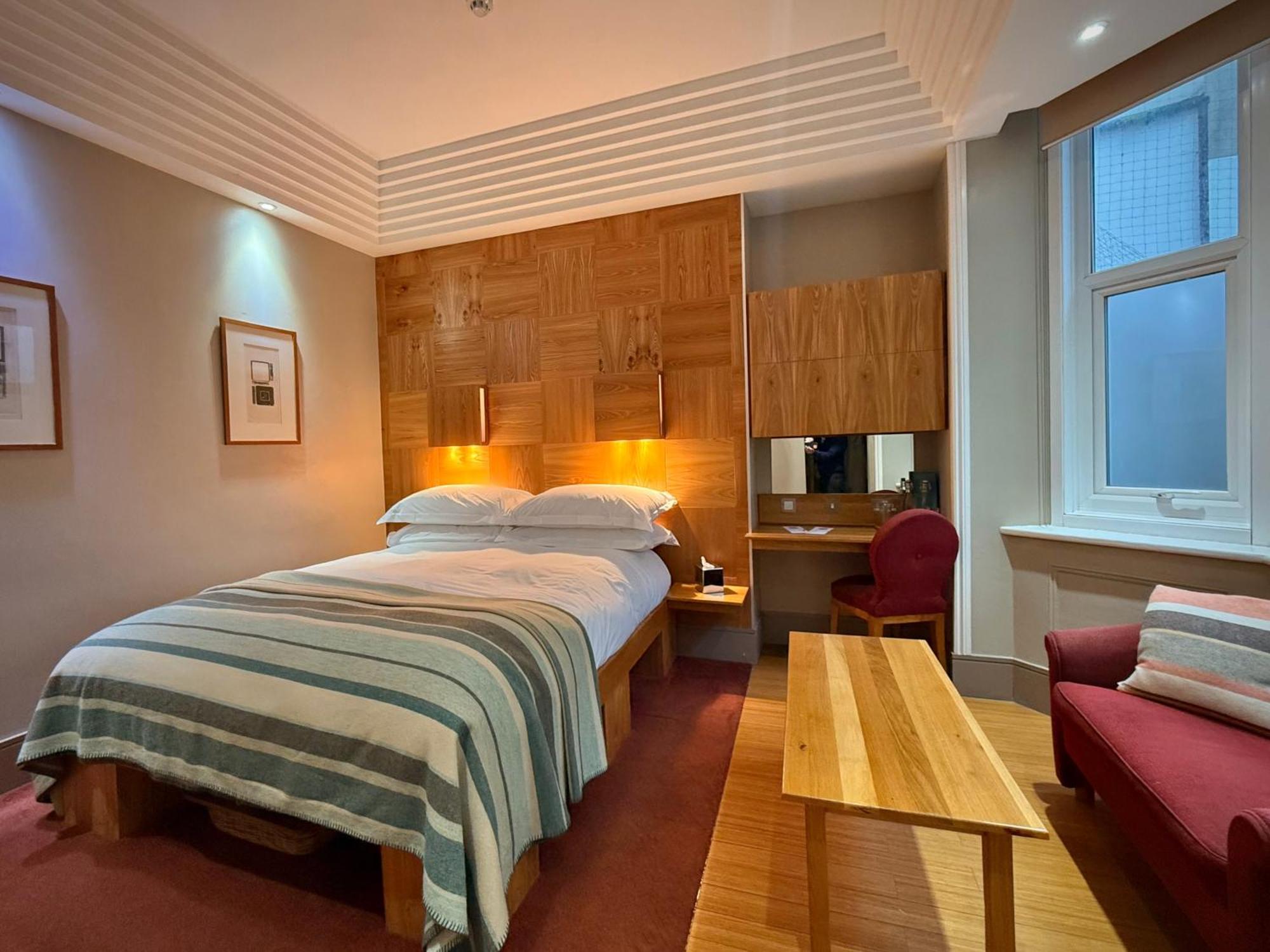 Small Double Room,1642313720:JPEG