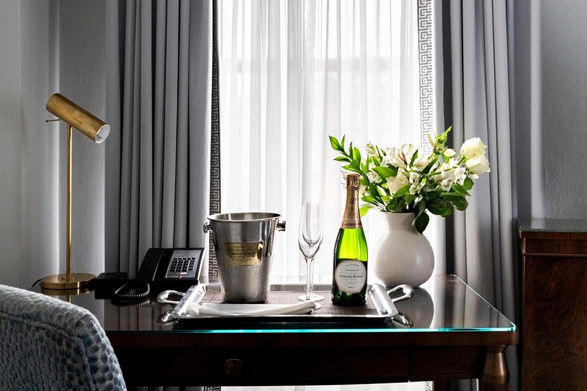 One-Bedroom King or Queen Suite