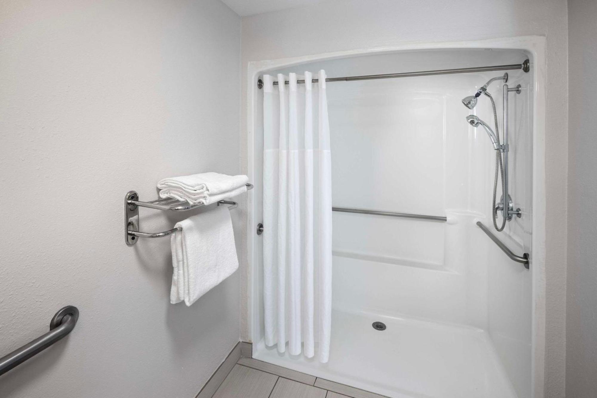 King Room Accessible or Non-Smoking