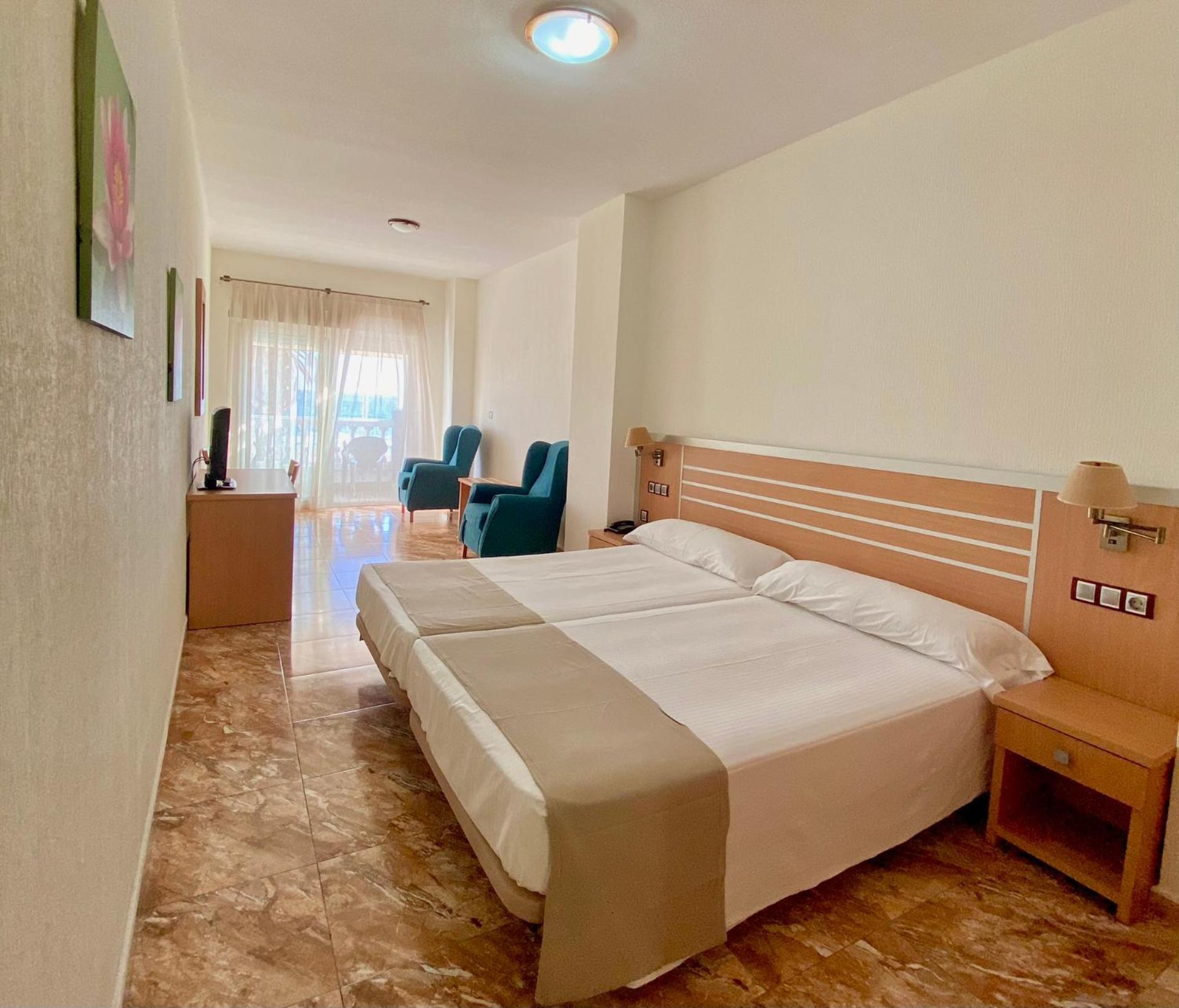 Habitación Doble con balcón y vistas al mar