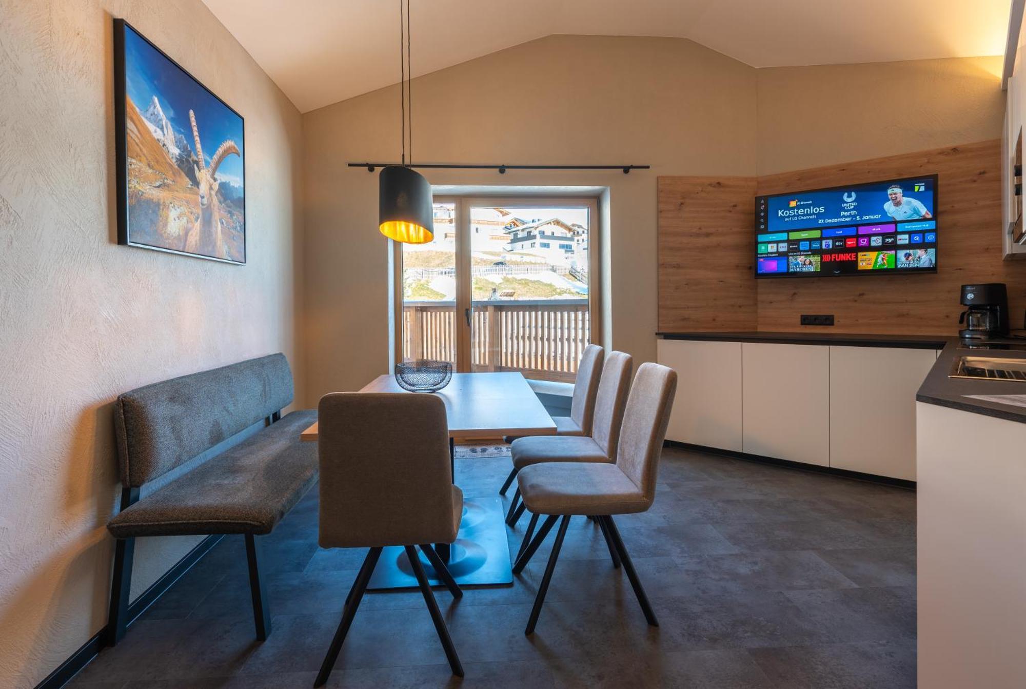 Three-Bedroom Apartment Mountain View