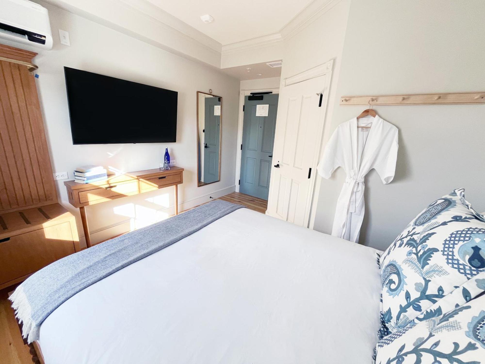Veranda House Queen Petite