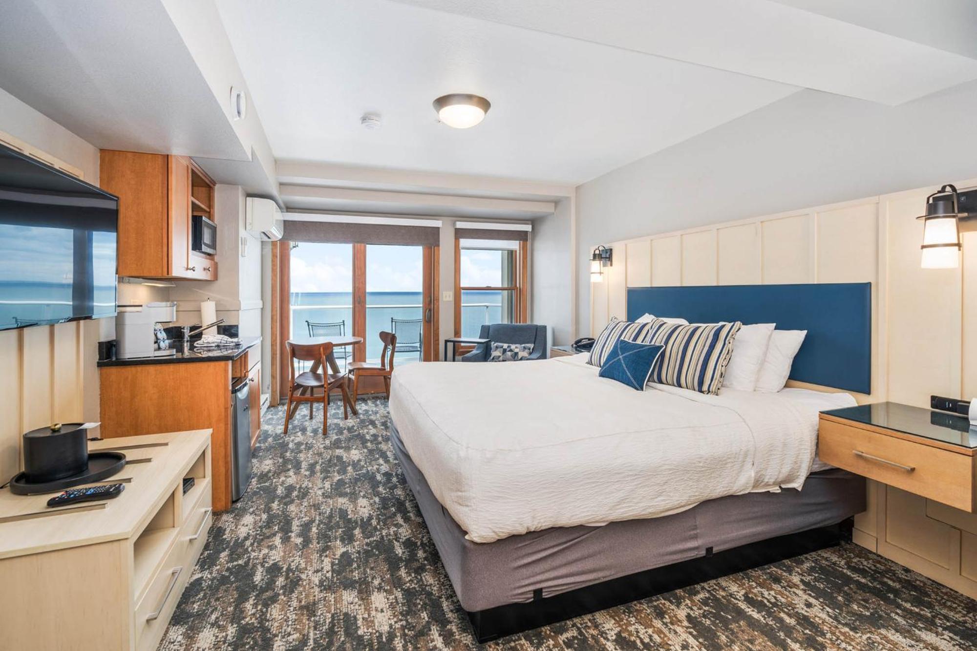 Deluxe King Room