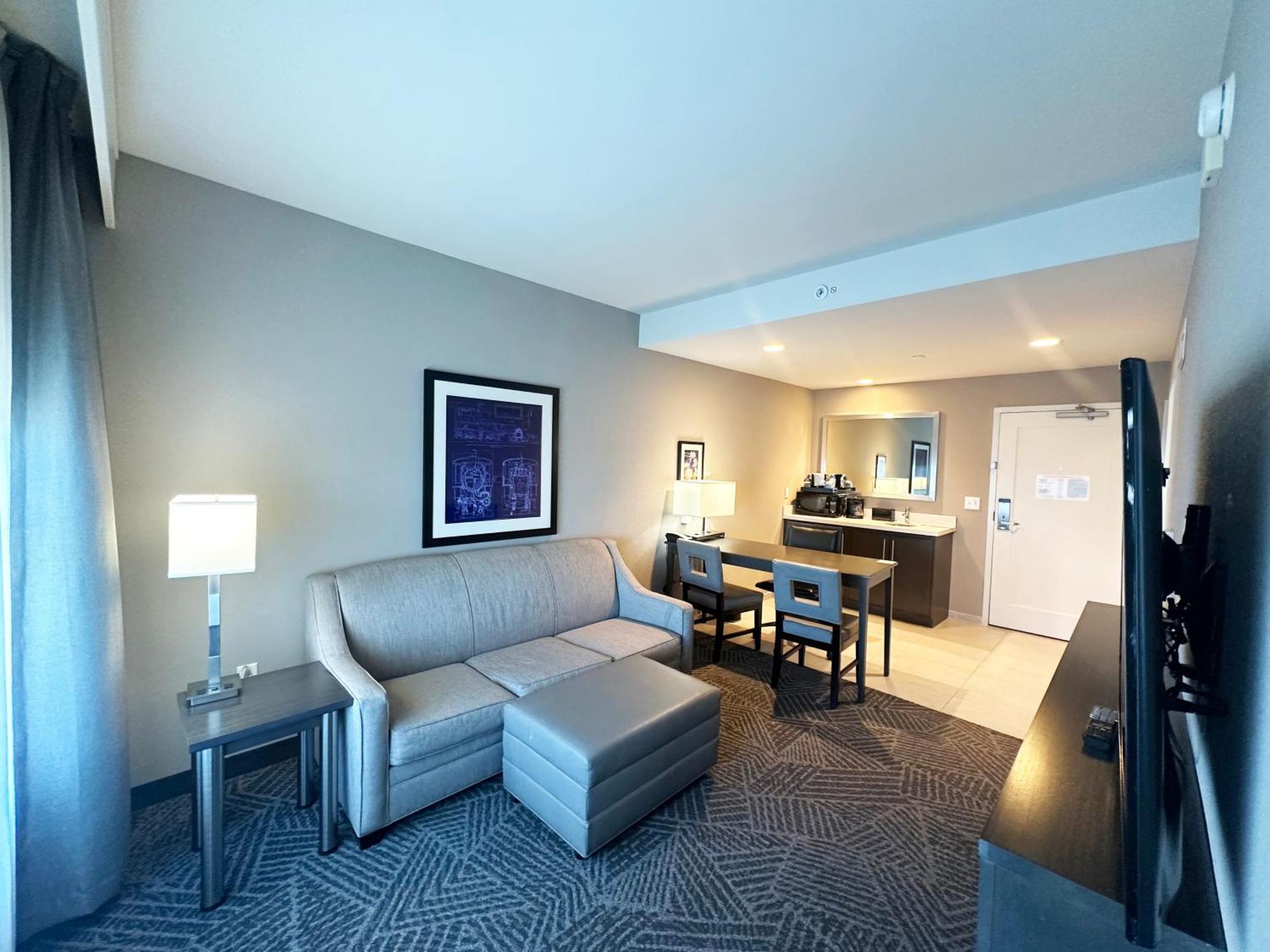 Two Room Queen Suite Two Queen Beds