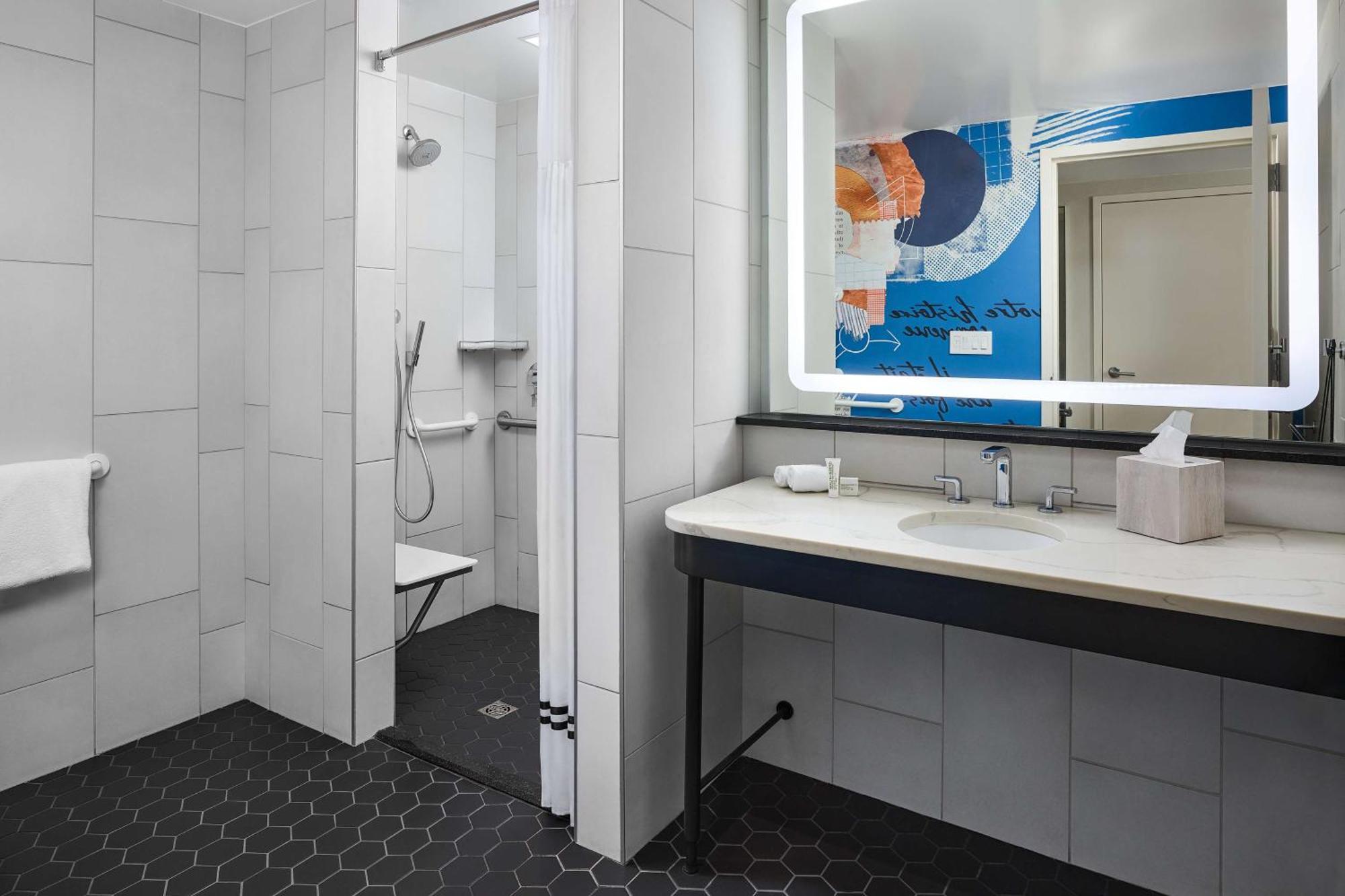 Deluxe King Room Mobility Accessible