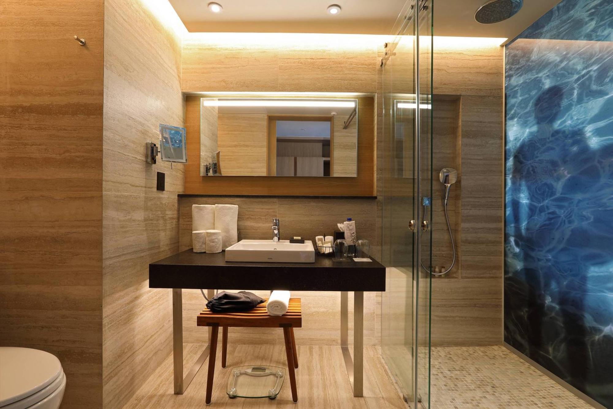 Standard Room Deluxe King