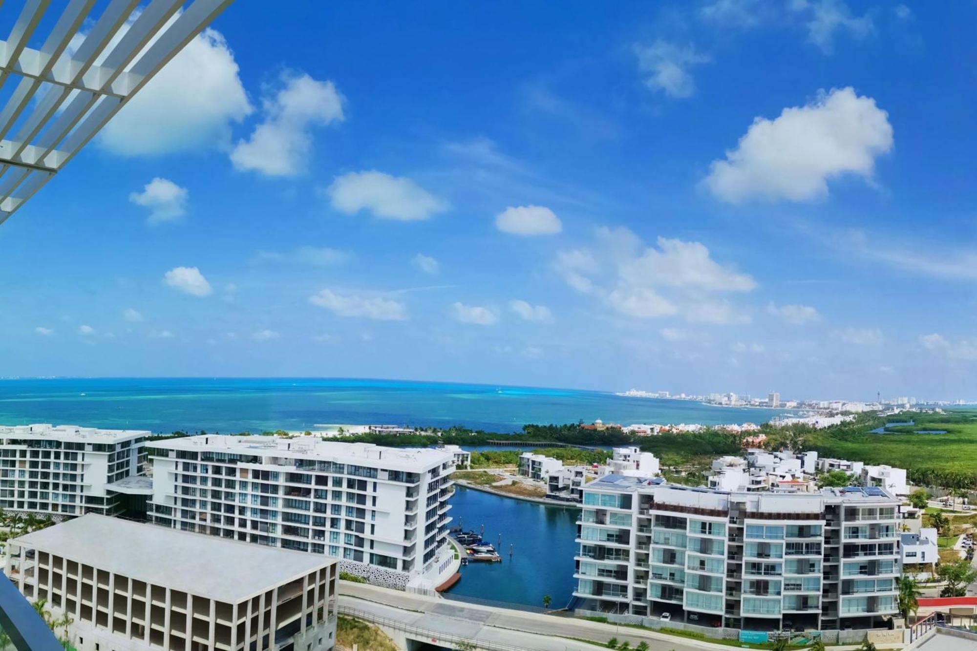 Deluxe King Room Ocean View