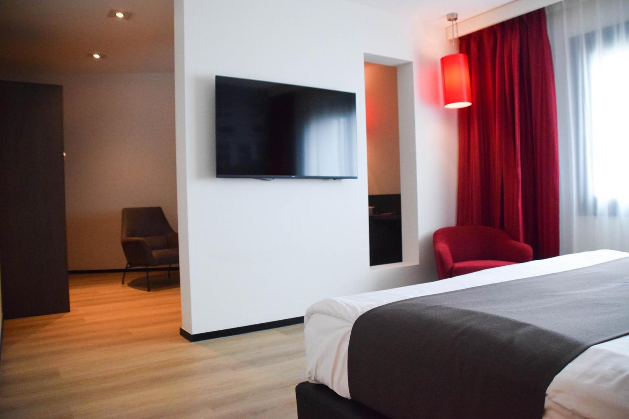 Deluxe King Suite