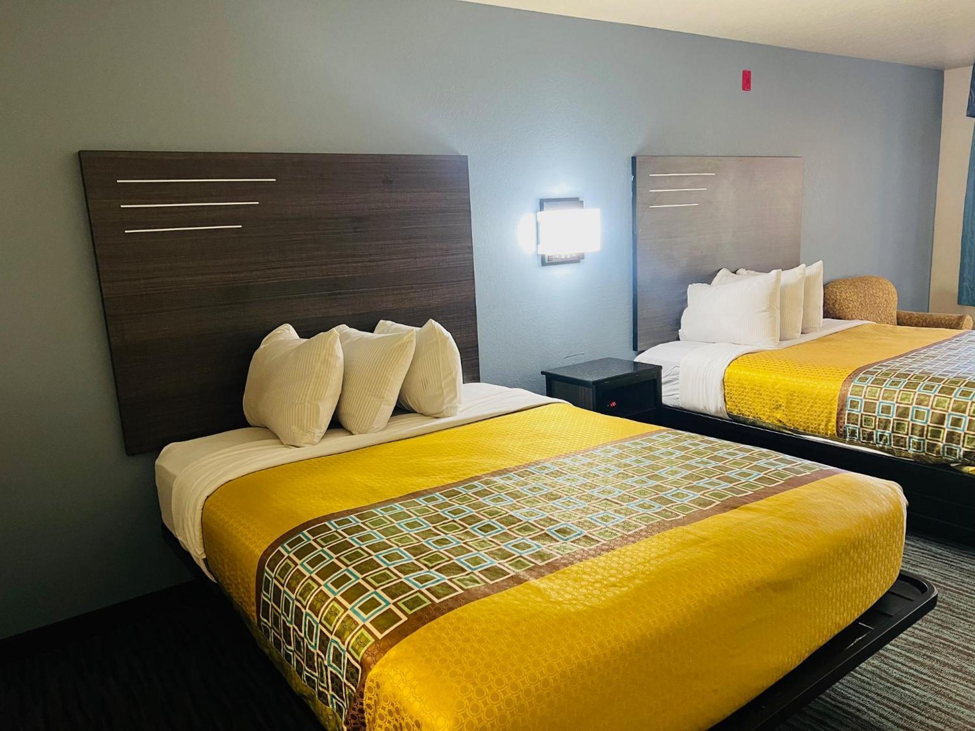 Deluxe Queen Room