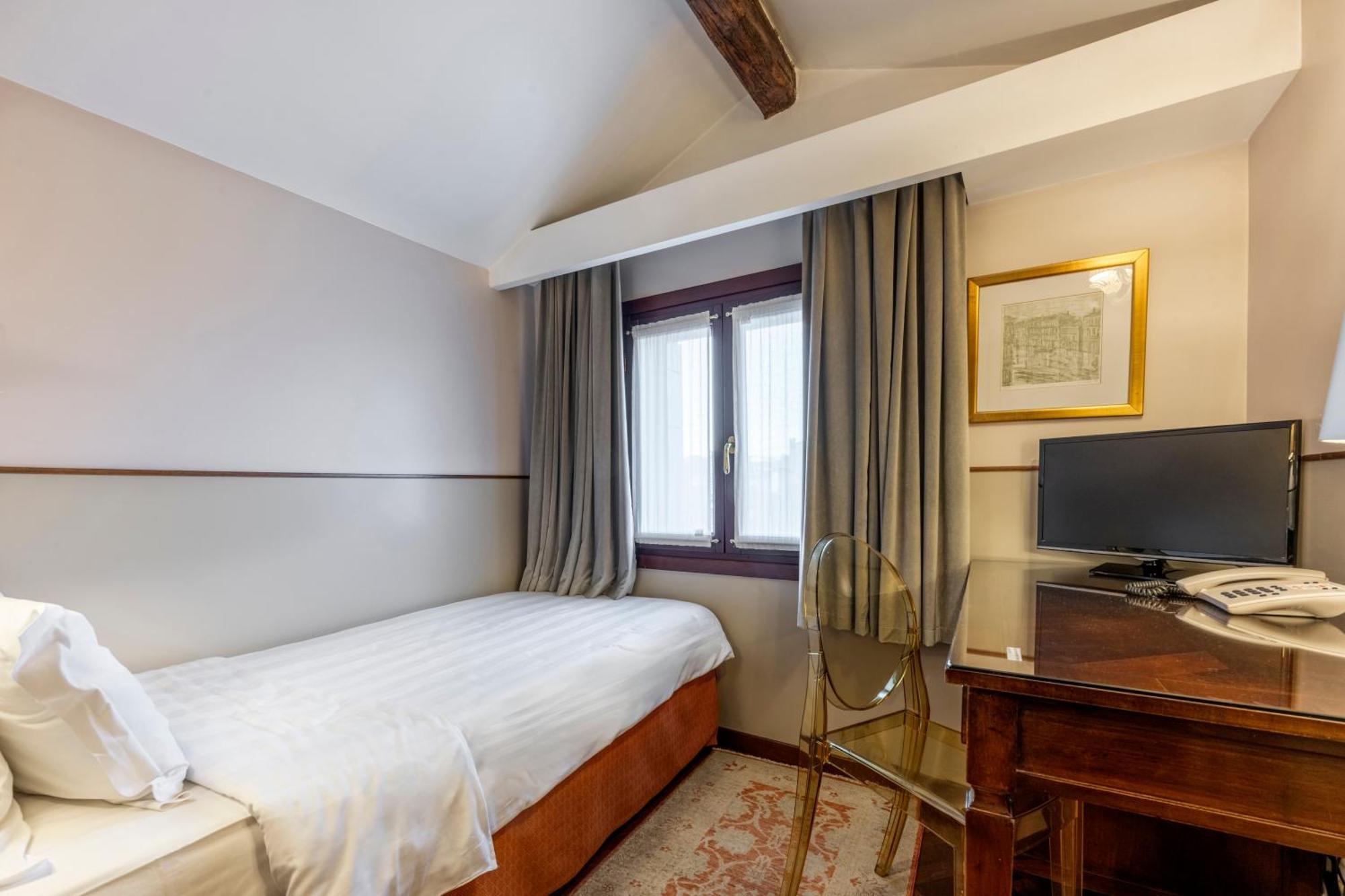 Single Room,1642959084:JPEG