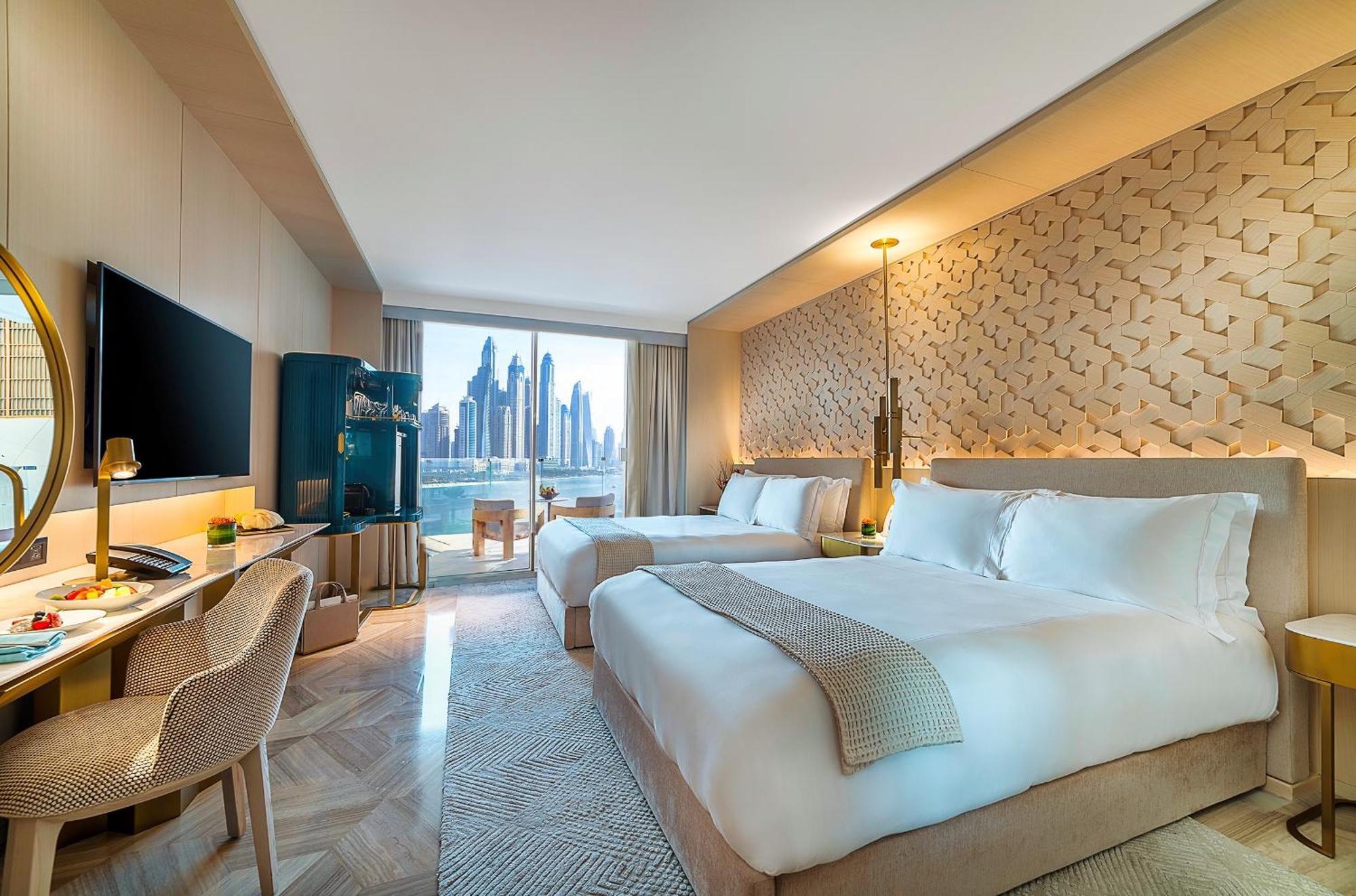 Luxe Kamer met 2 queensize bedden en uitzicht op zee