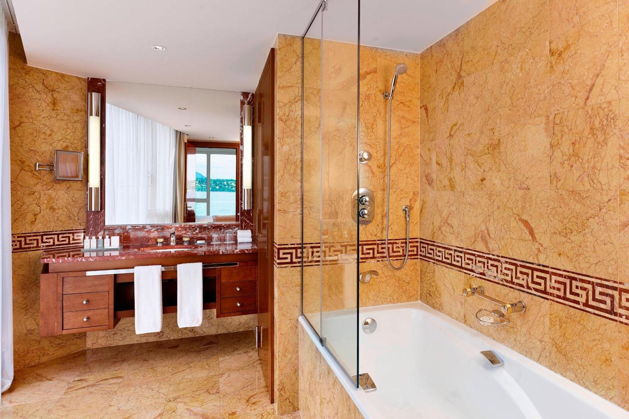 Deluxe King or Twin Room Lake View