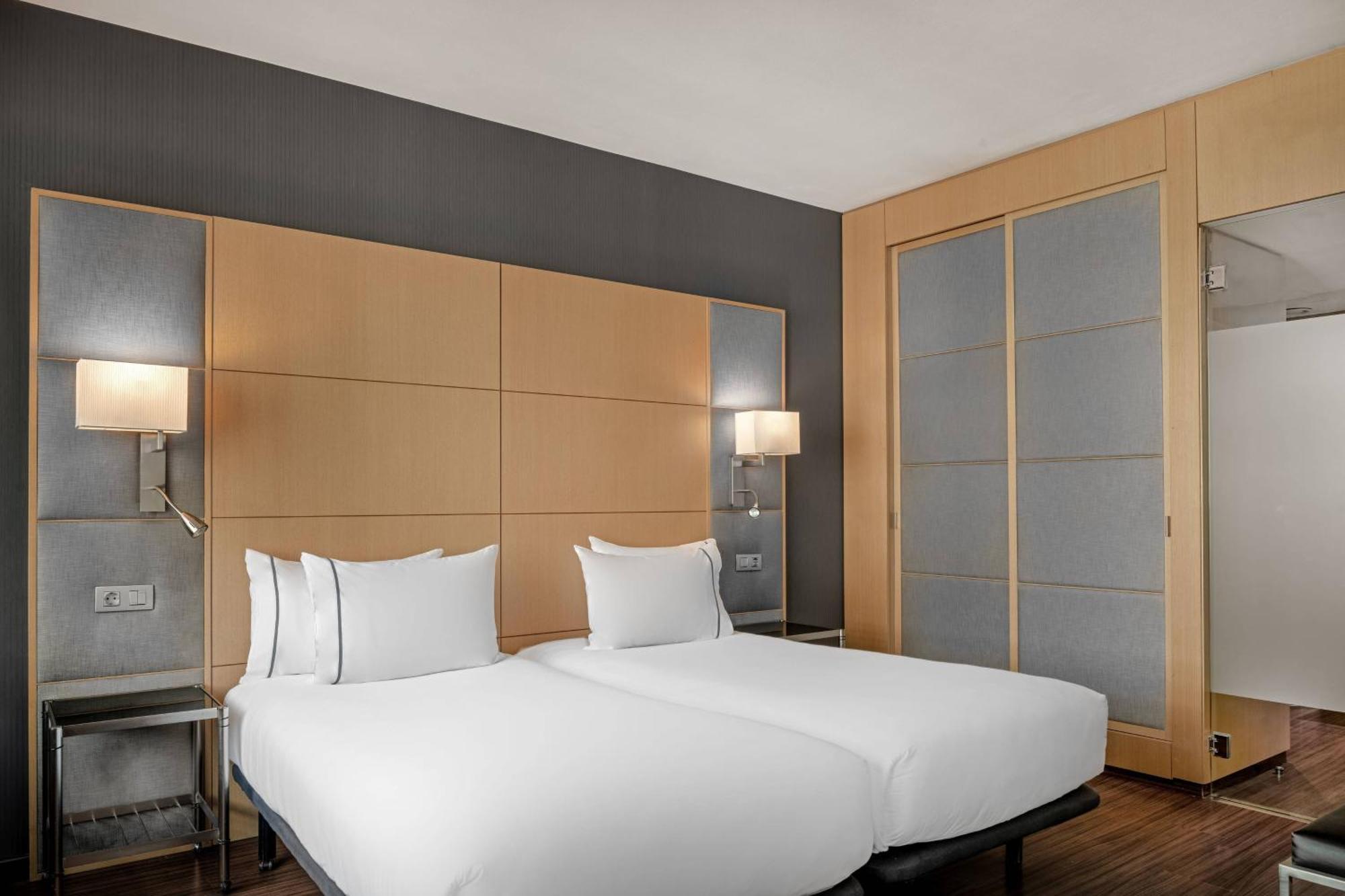 Standard Twin Room Street View