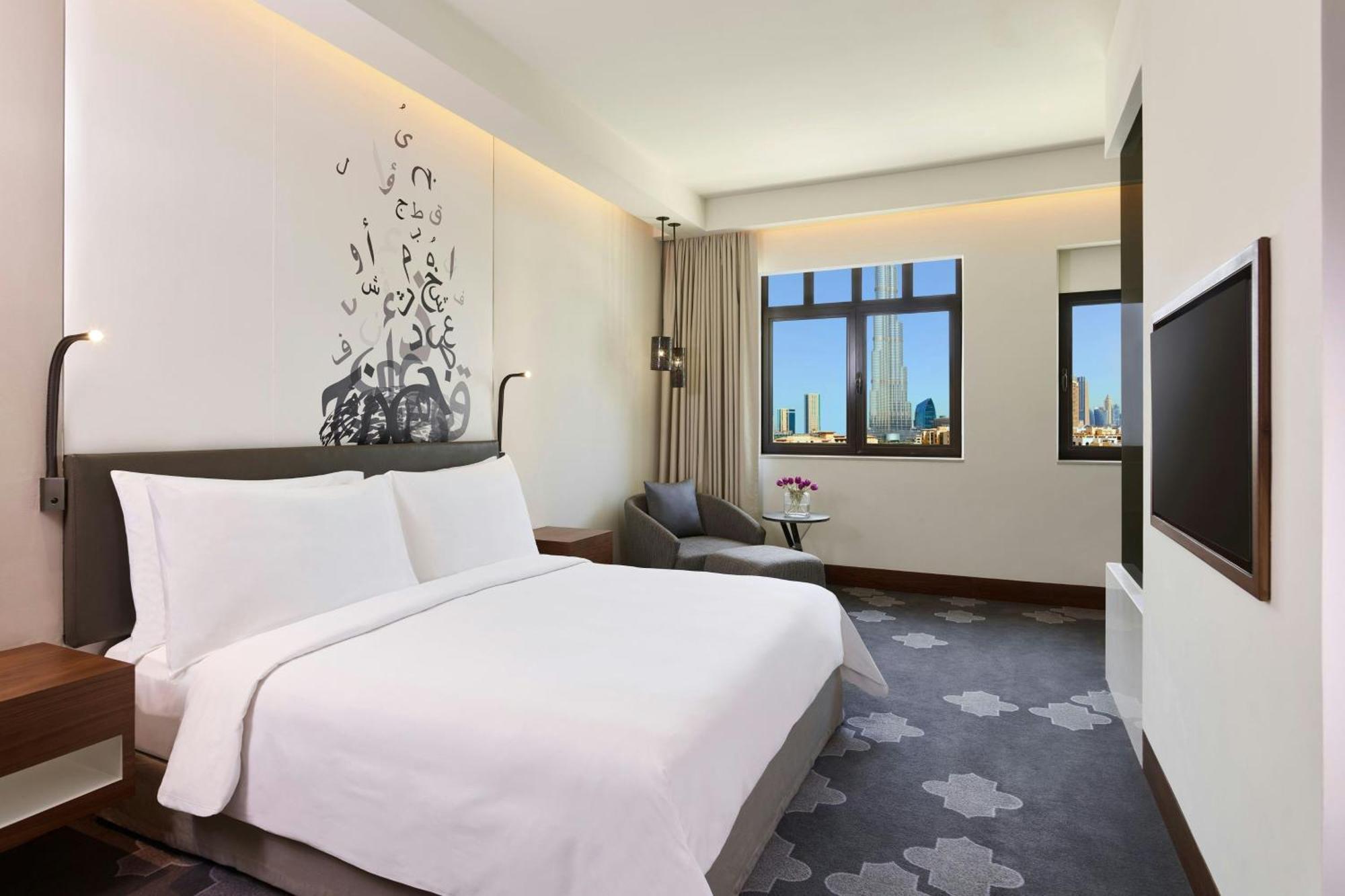 Deluxe King Room Landmark View