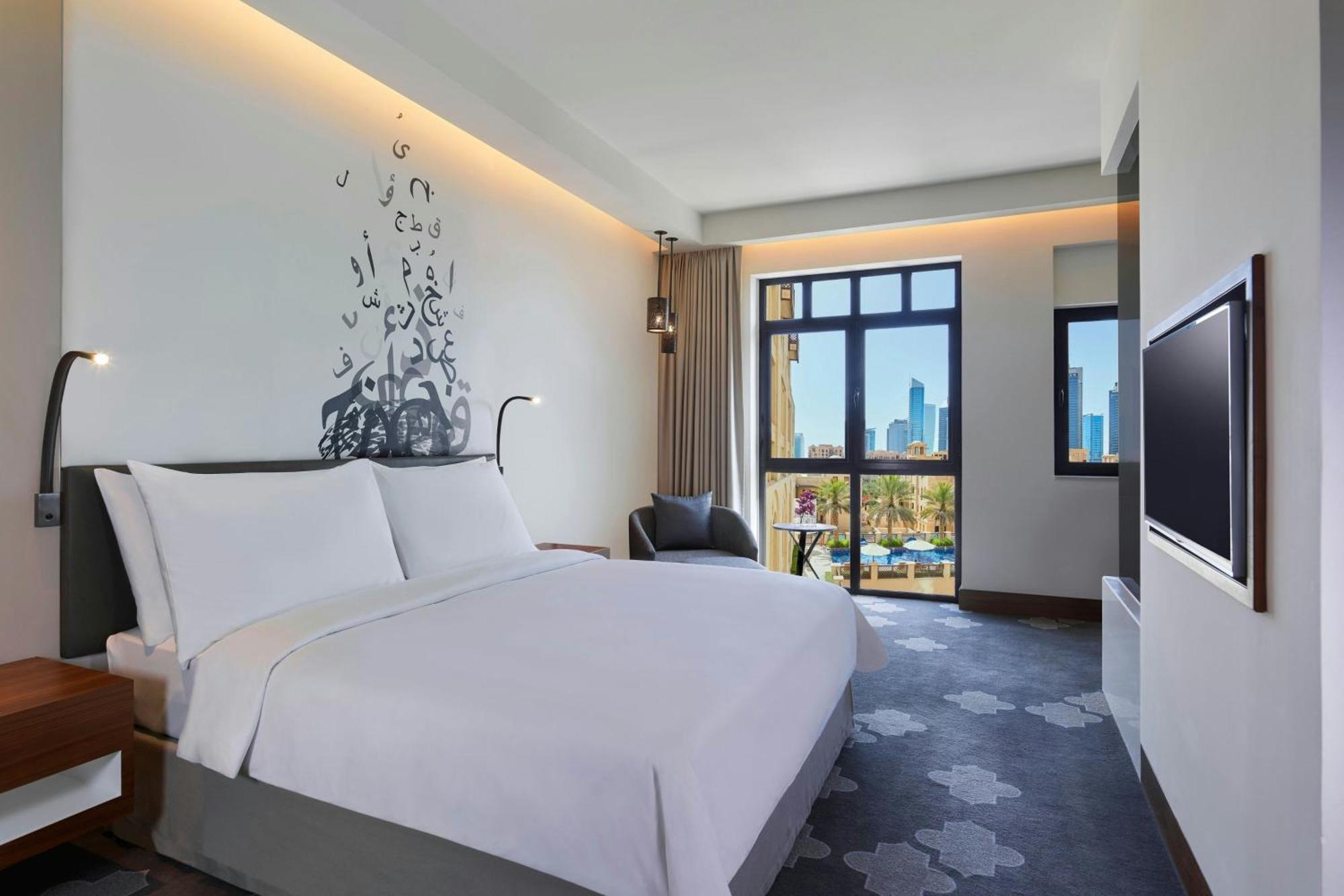 Deluxe King Room Pool View