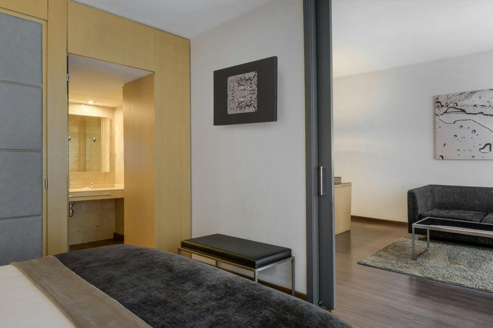 One-Bedroom Junior King Suite Street View