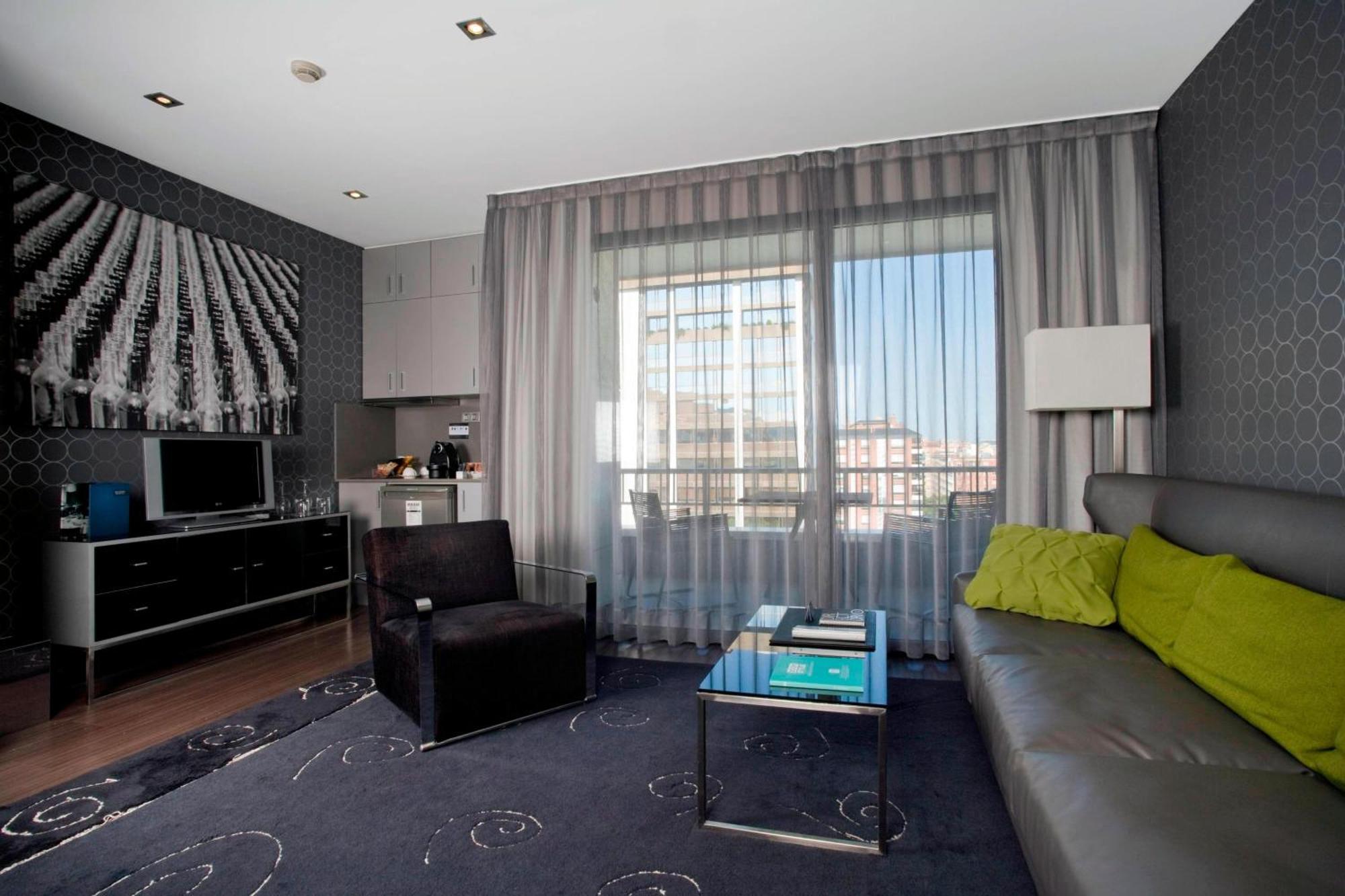 Two-Bedroom Suite One King Two Twin Beds
