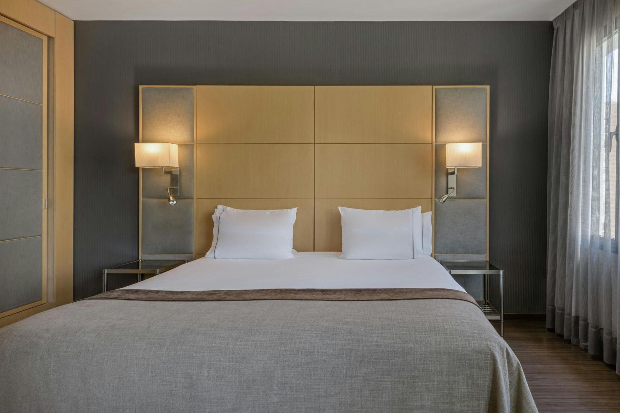 Standard King Room Street View