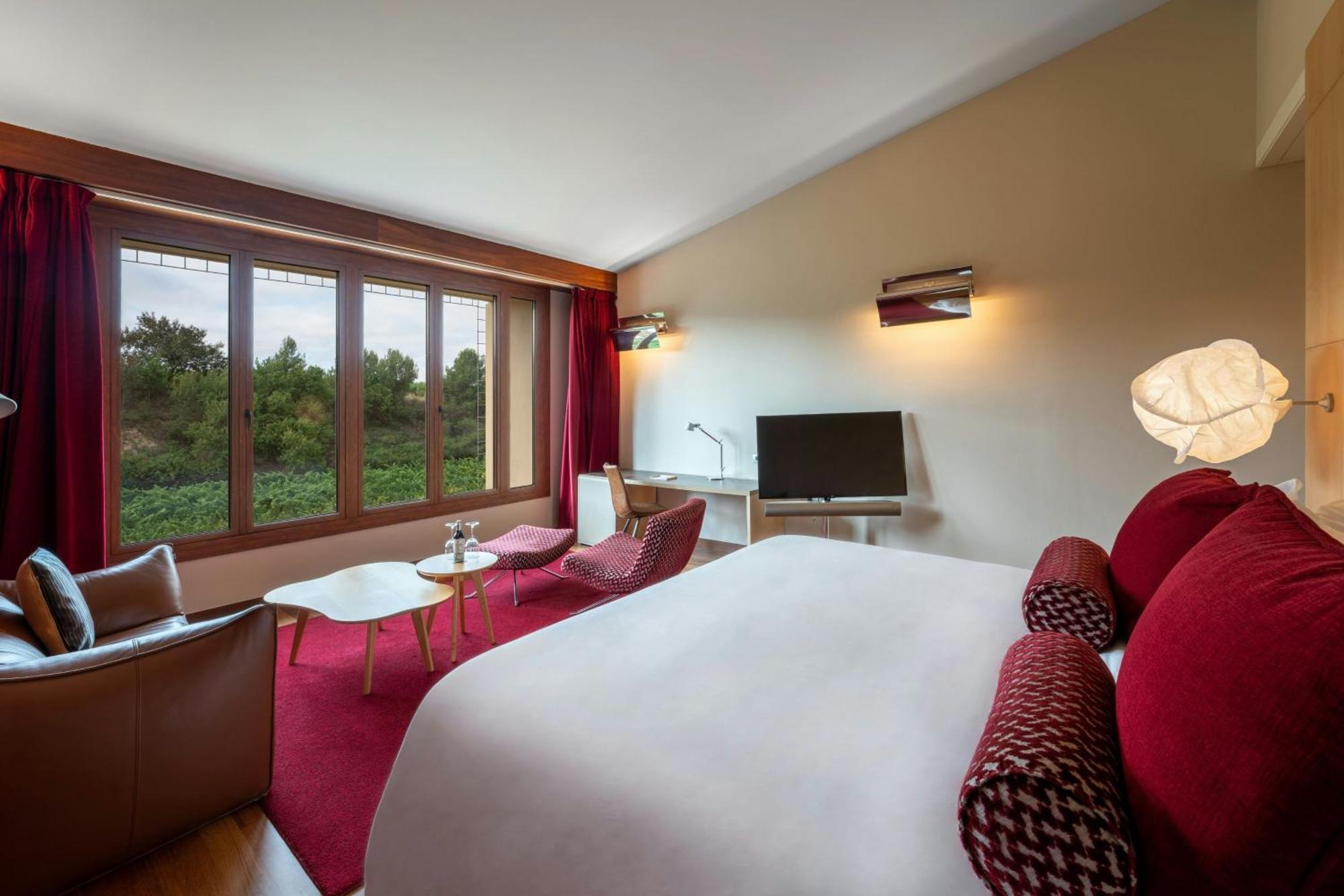 Deluxe Spa Guest room 1 King Vineyards view Spa Building