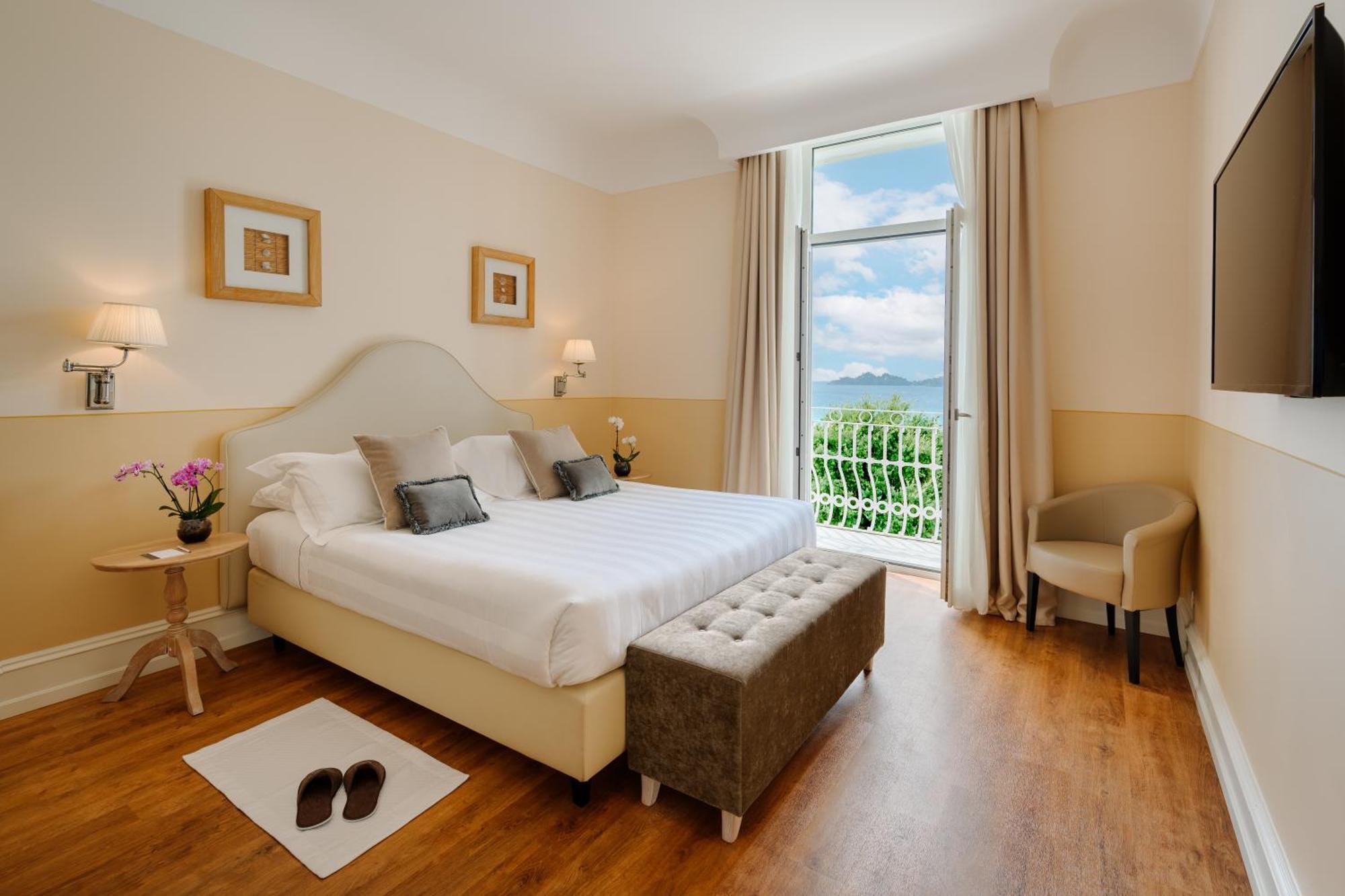Deluxe Double Room with Sea View,1643139733:JPEG