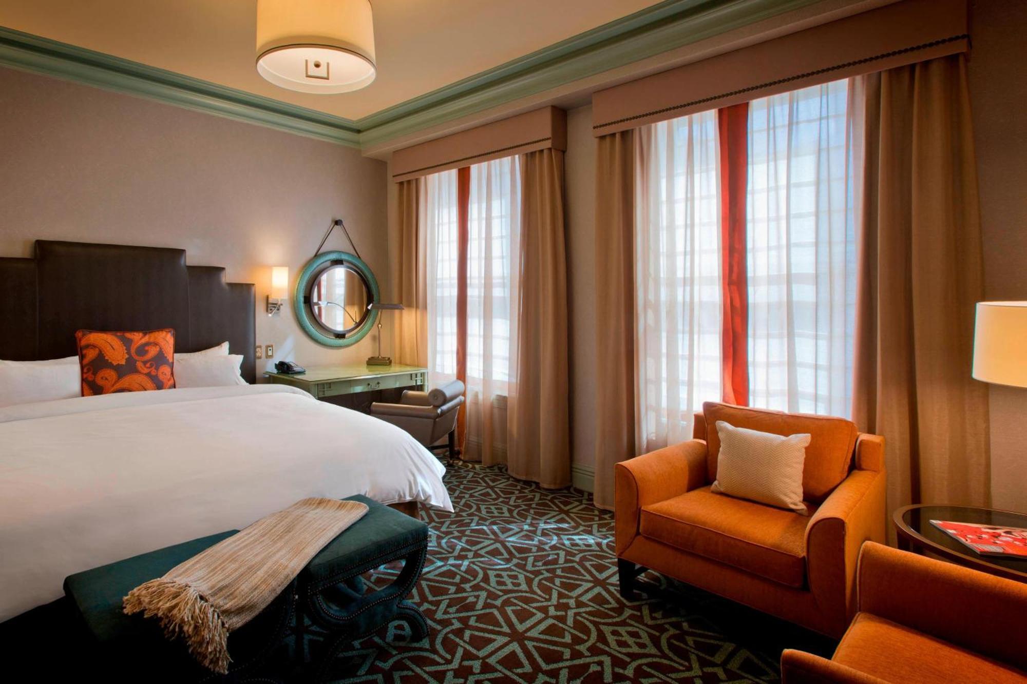 Deluxe King Room Whirlpool City View