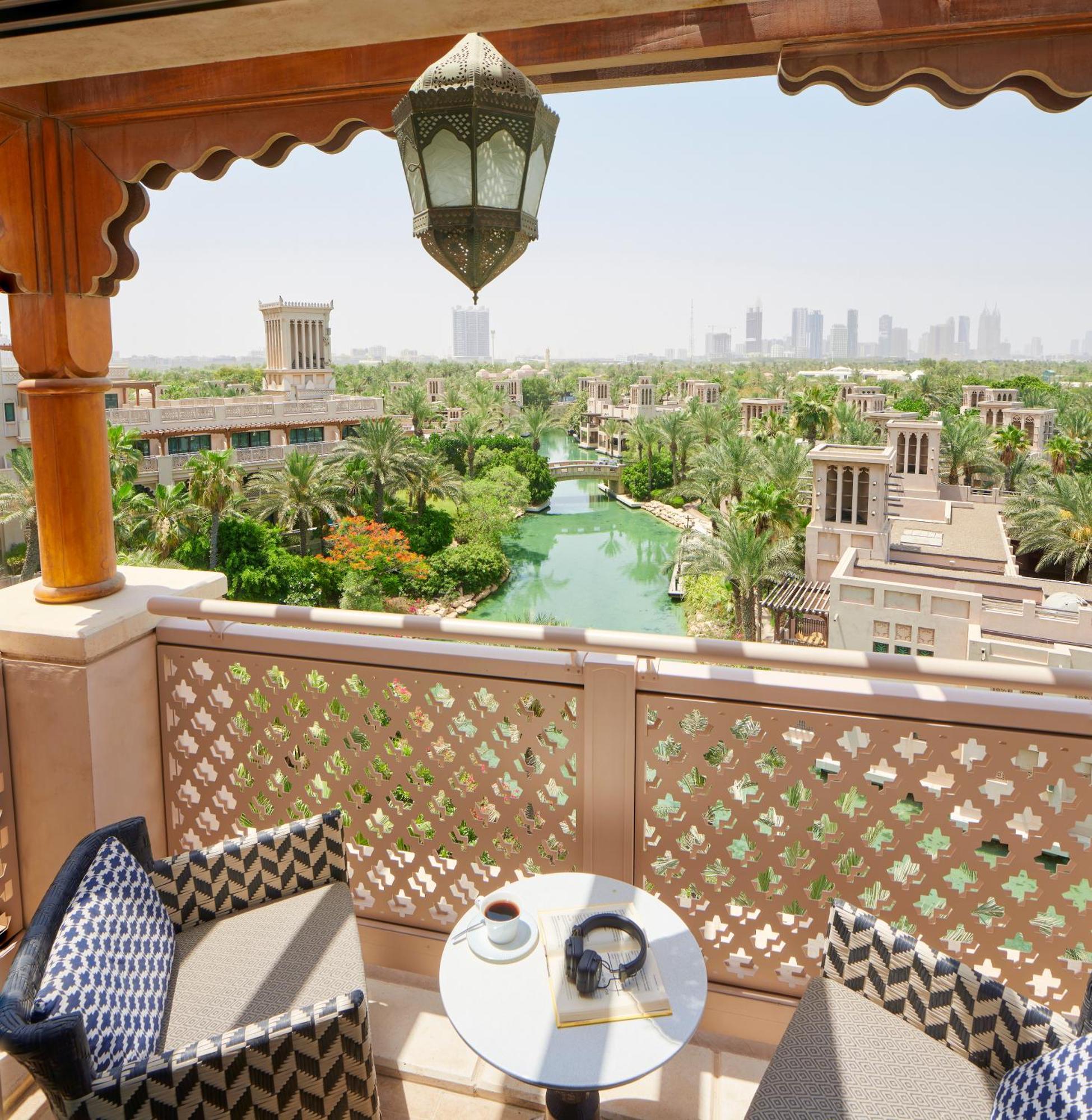 Club Arabian Room Club Benefits