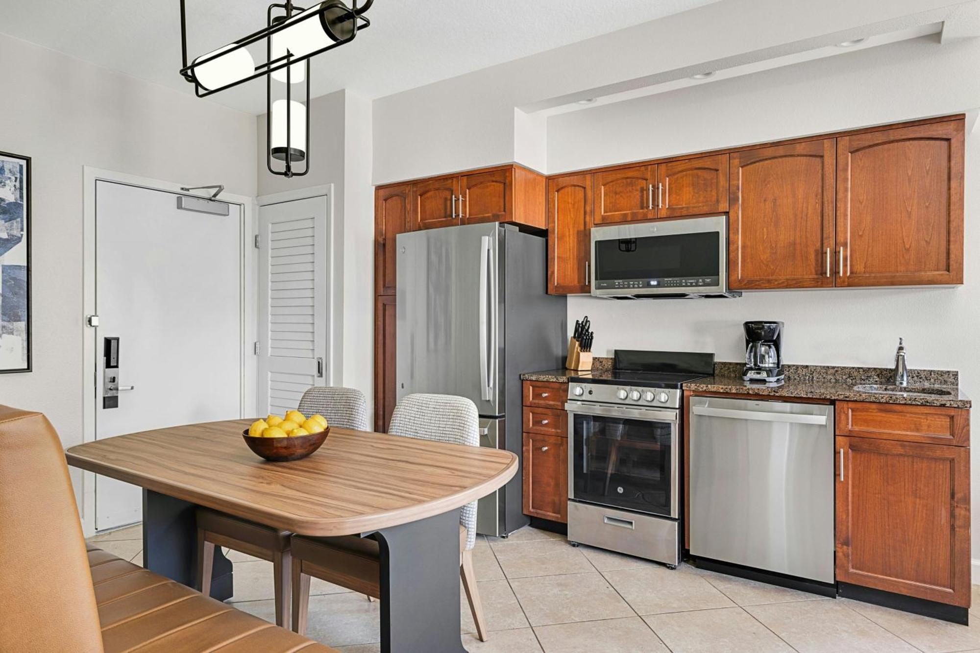 One-Bedroom Smaller Queen Villa