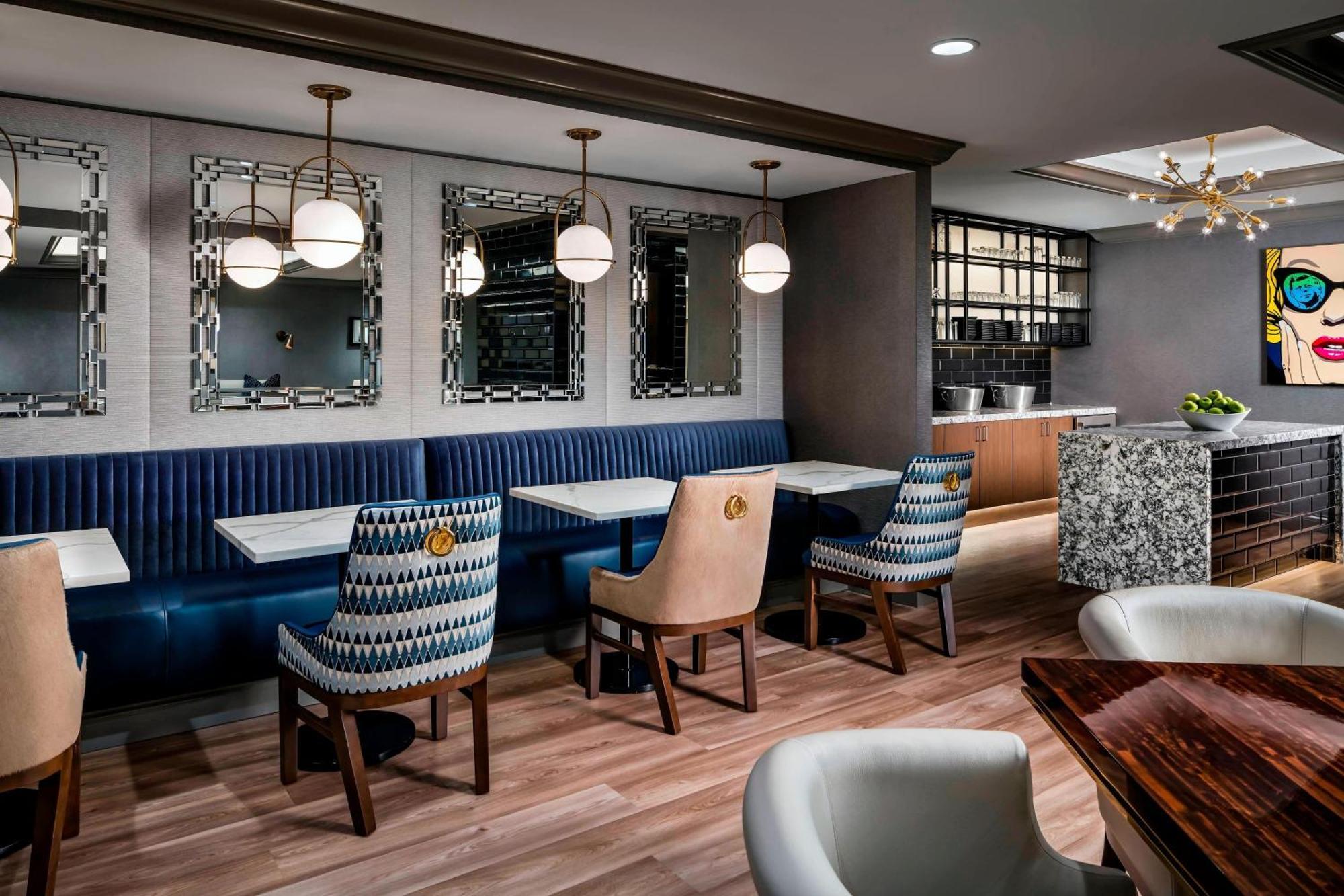 King Guest Room Club Level
