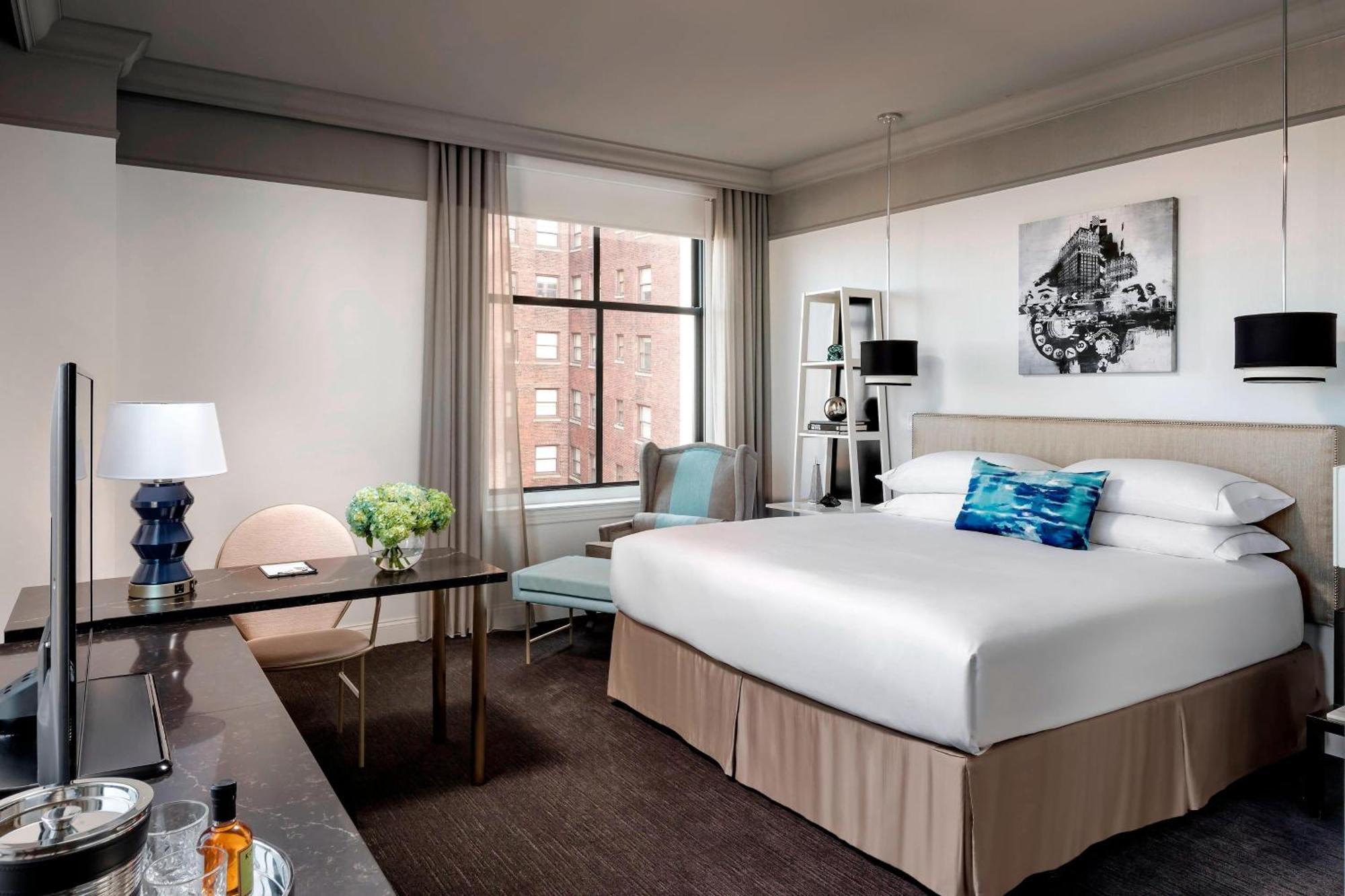 King Guest Room Club Level