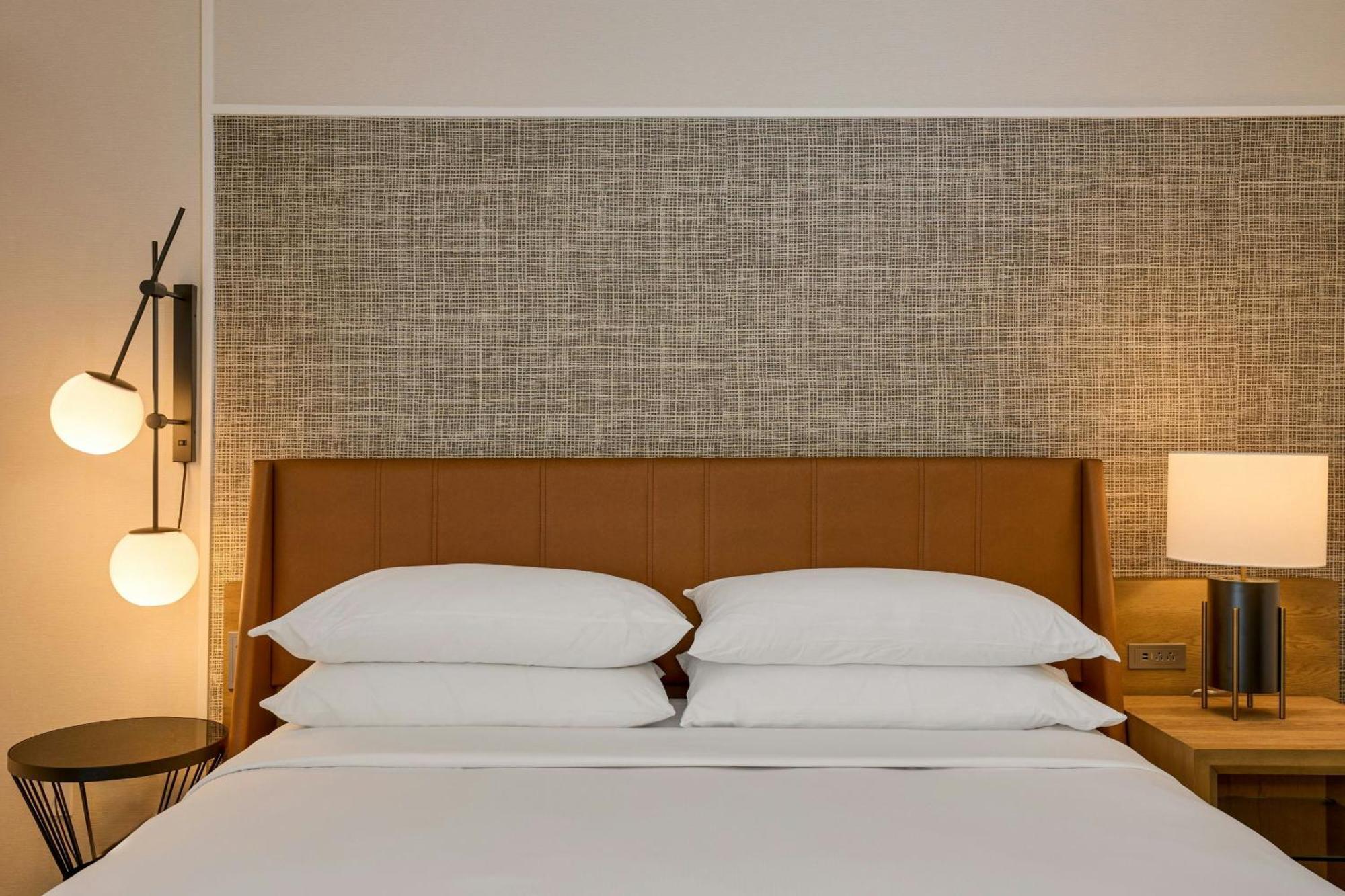 Guest room 1 King City view Low floor